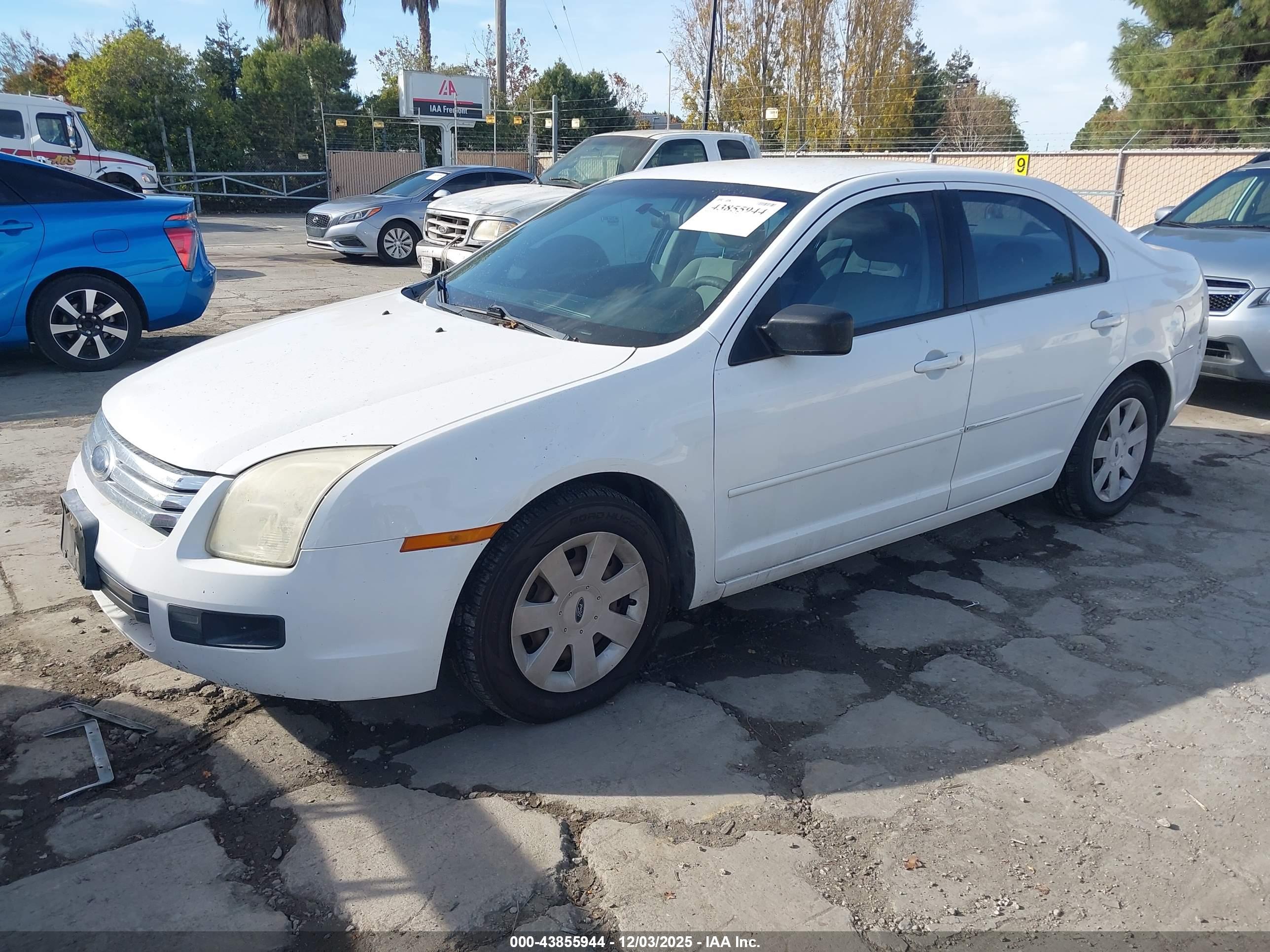 FORD FUSION image 2