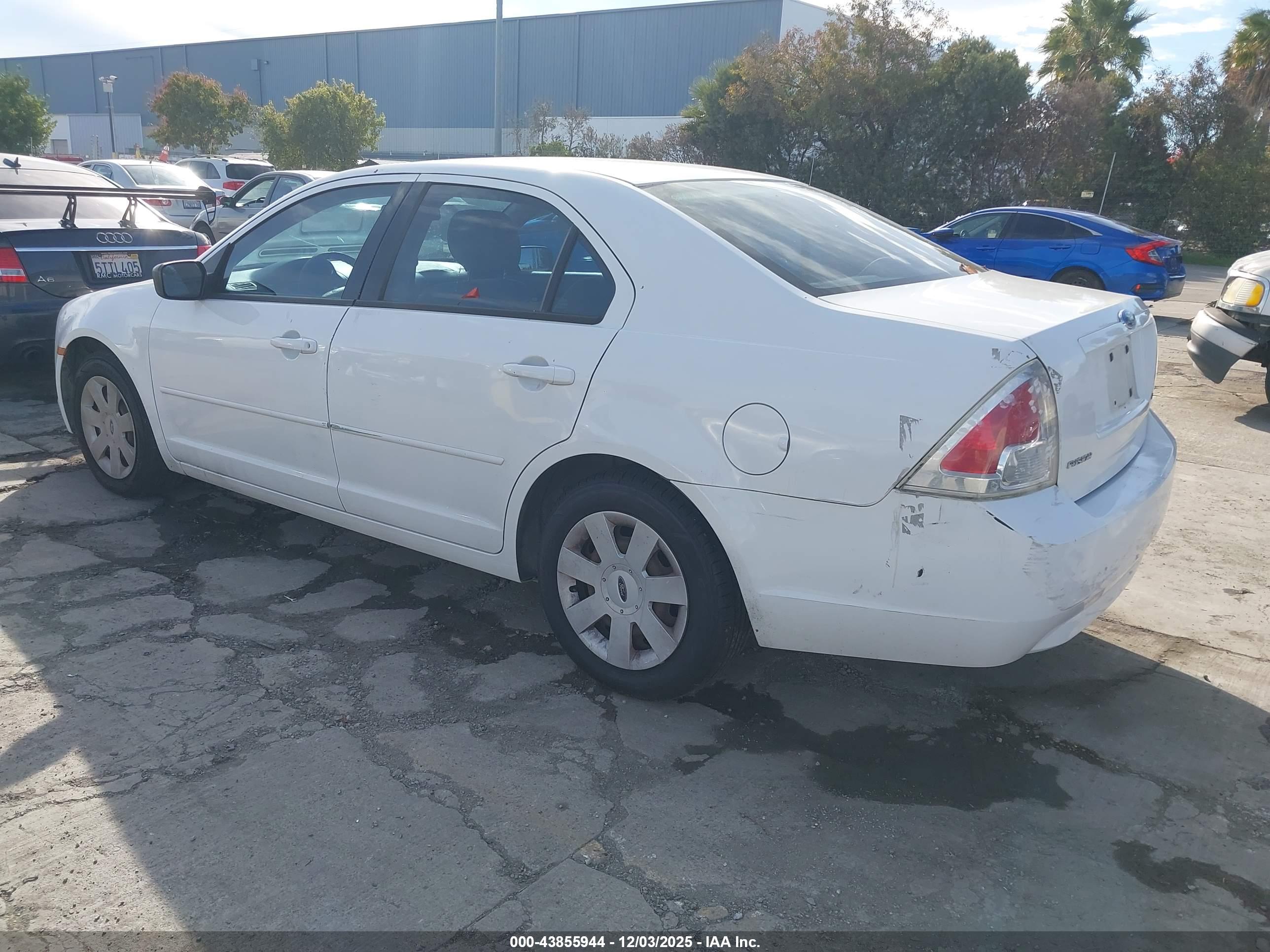 FORD FUSION image 3