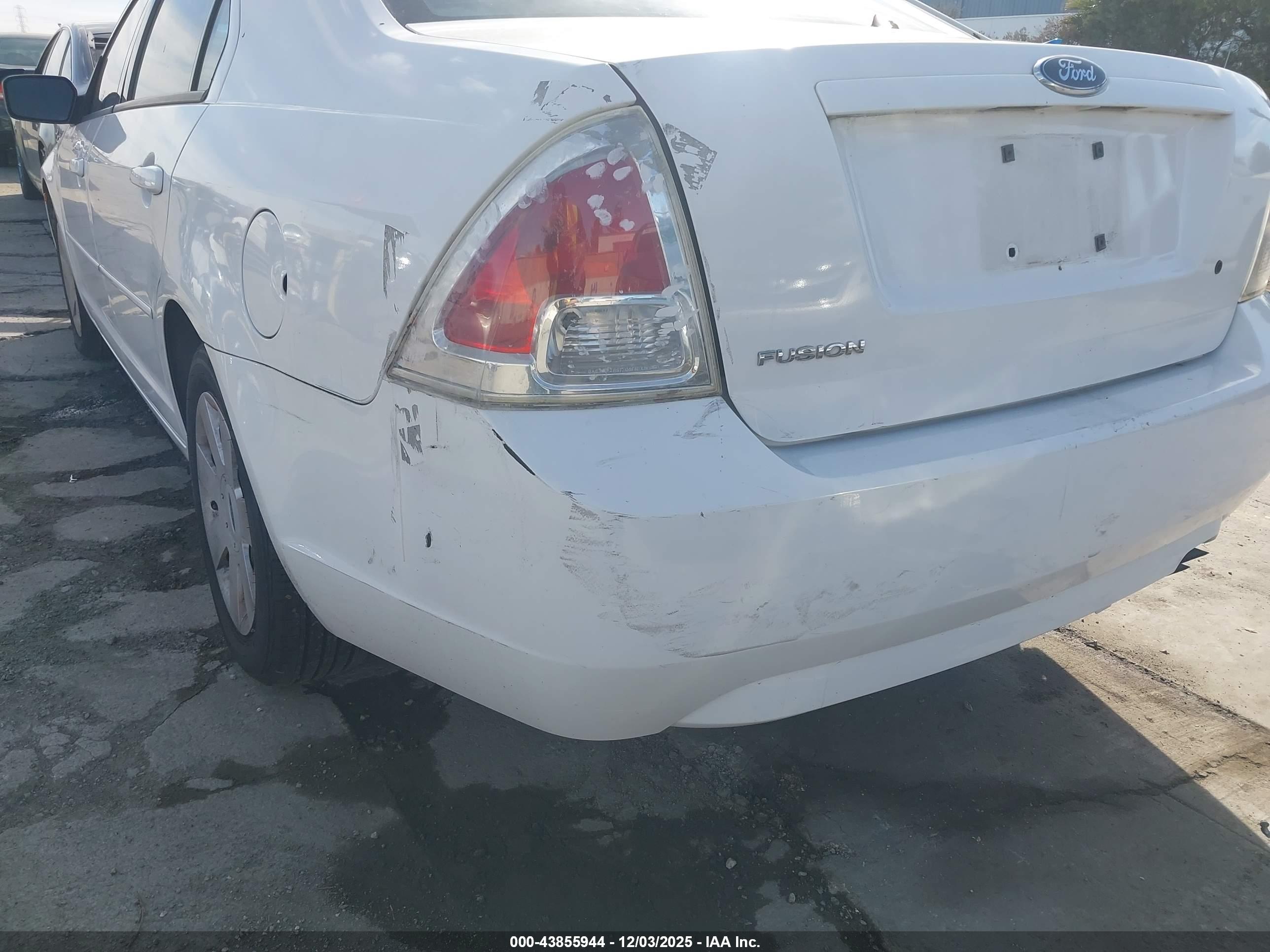 FORD FUSION image 6