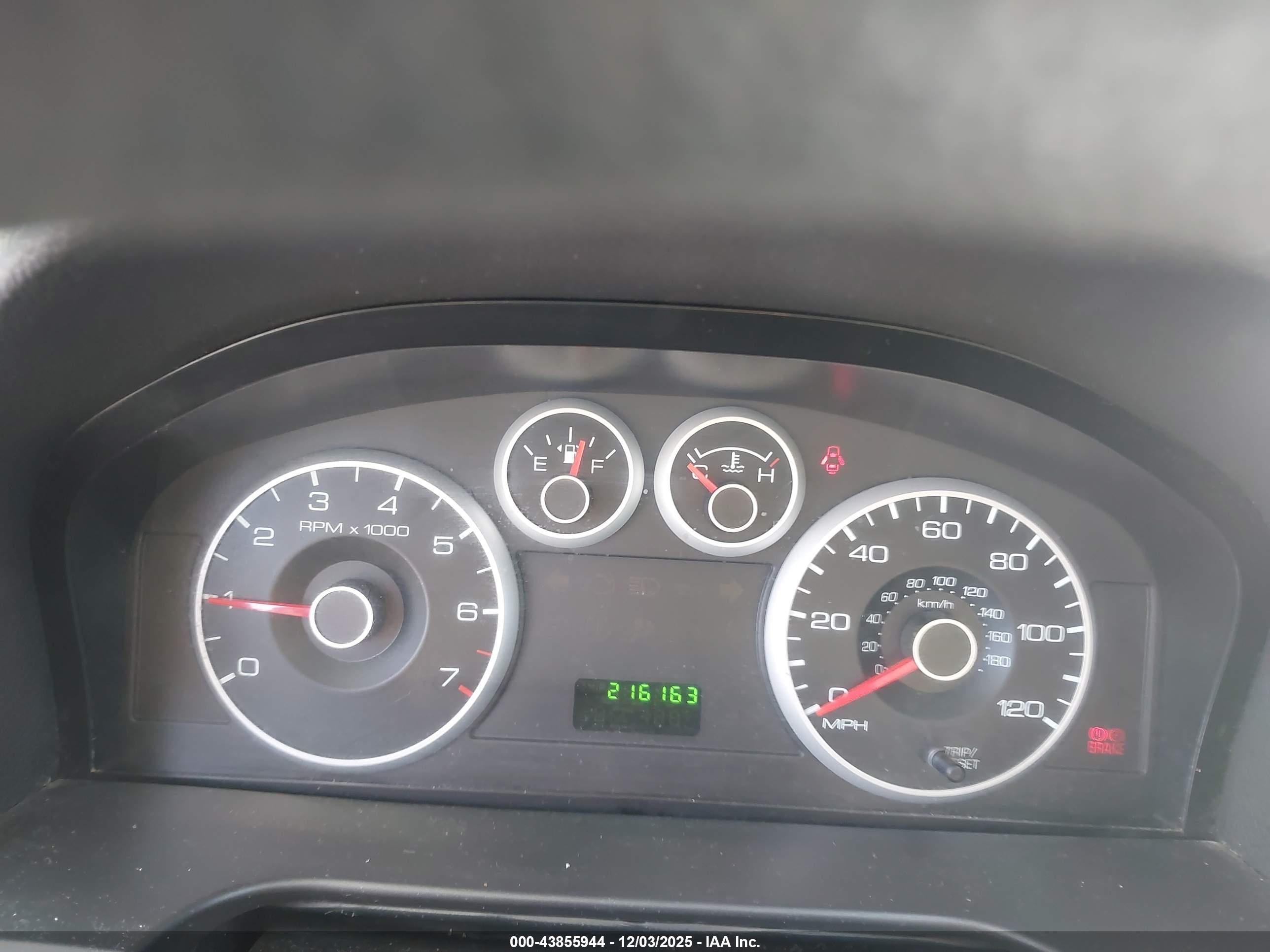 FORD FUSION image 7