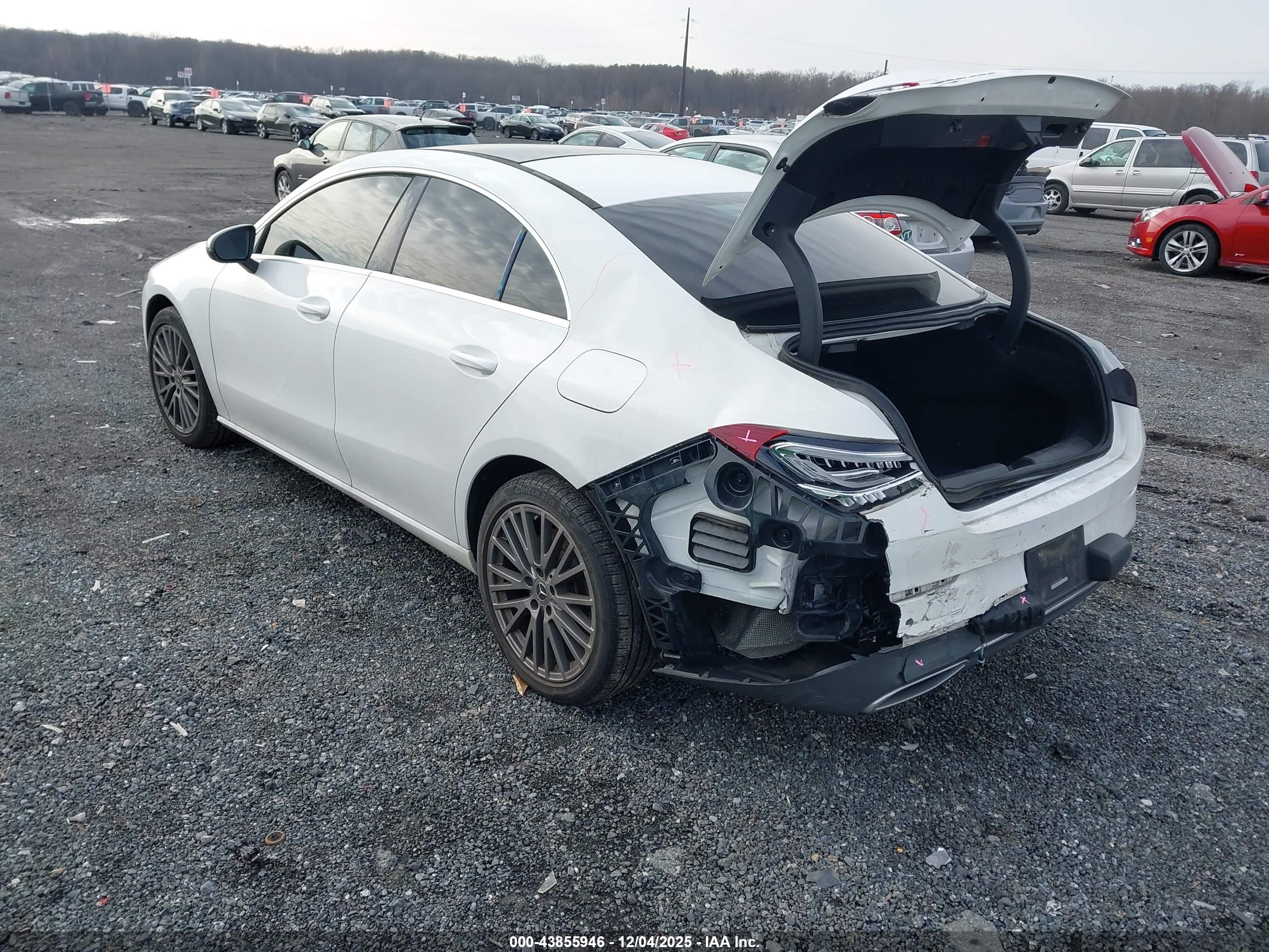 MERCEDES-BENZ CLA image 3
