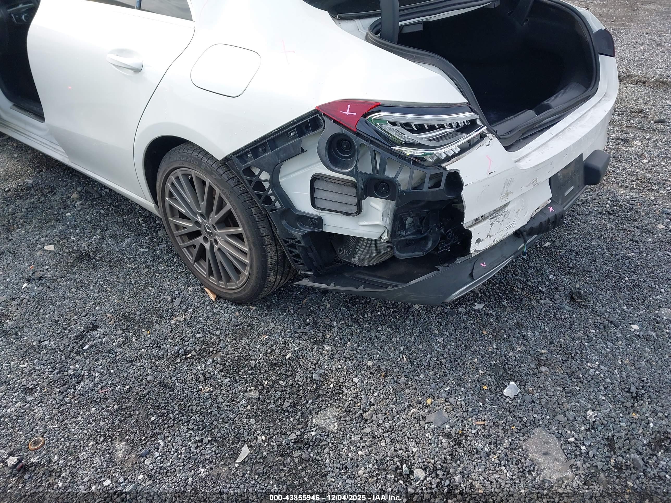 MERCEDES-BENZ CLA image 6