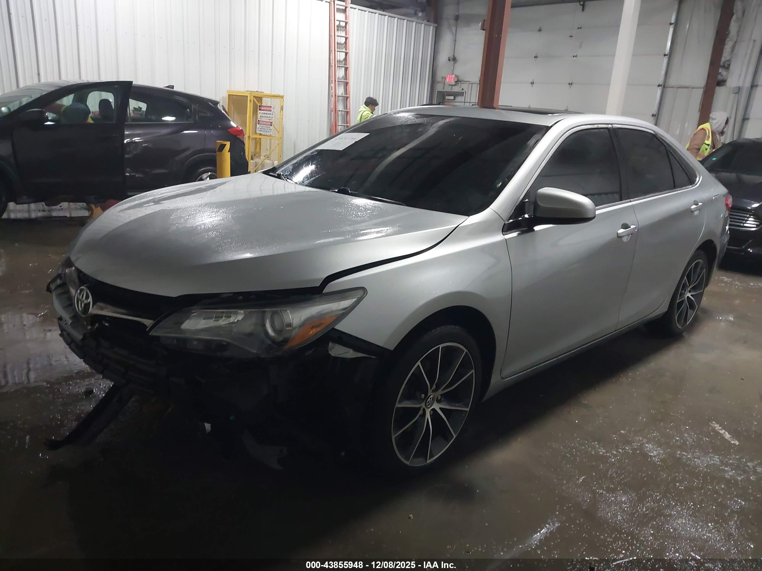 TOYOTA CAMRY image 2