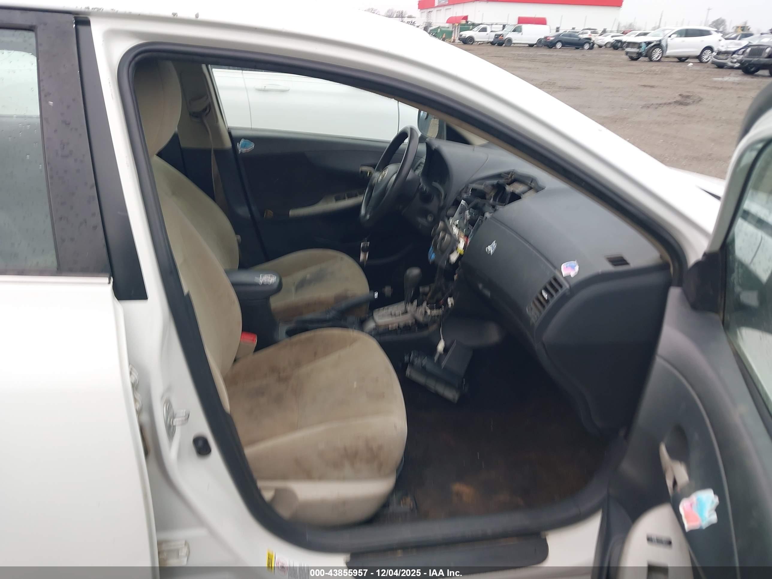 TOYOTA COROLLA image 5