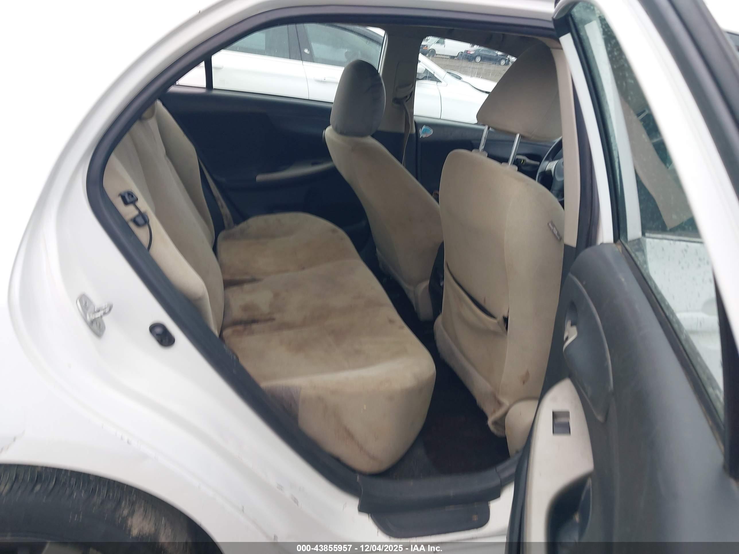 TOYOTA COROLLA image 8