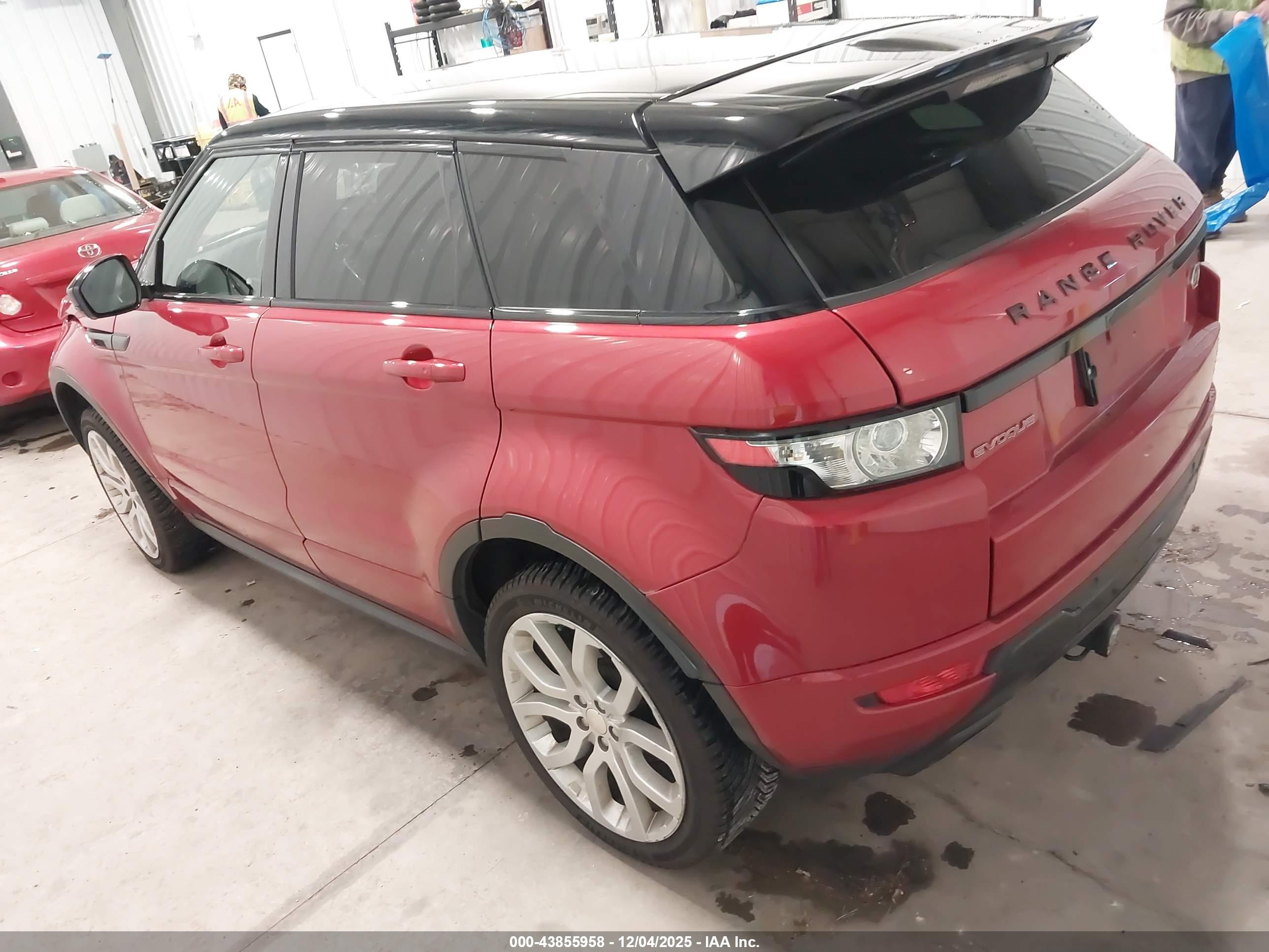 LAND ROVER image 3