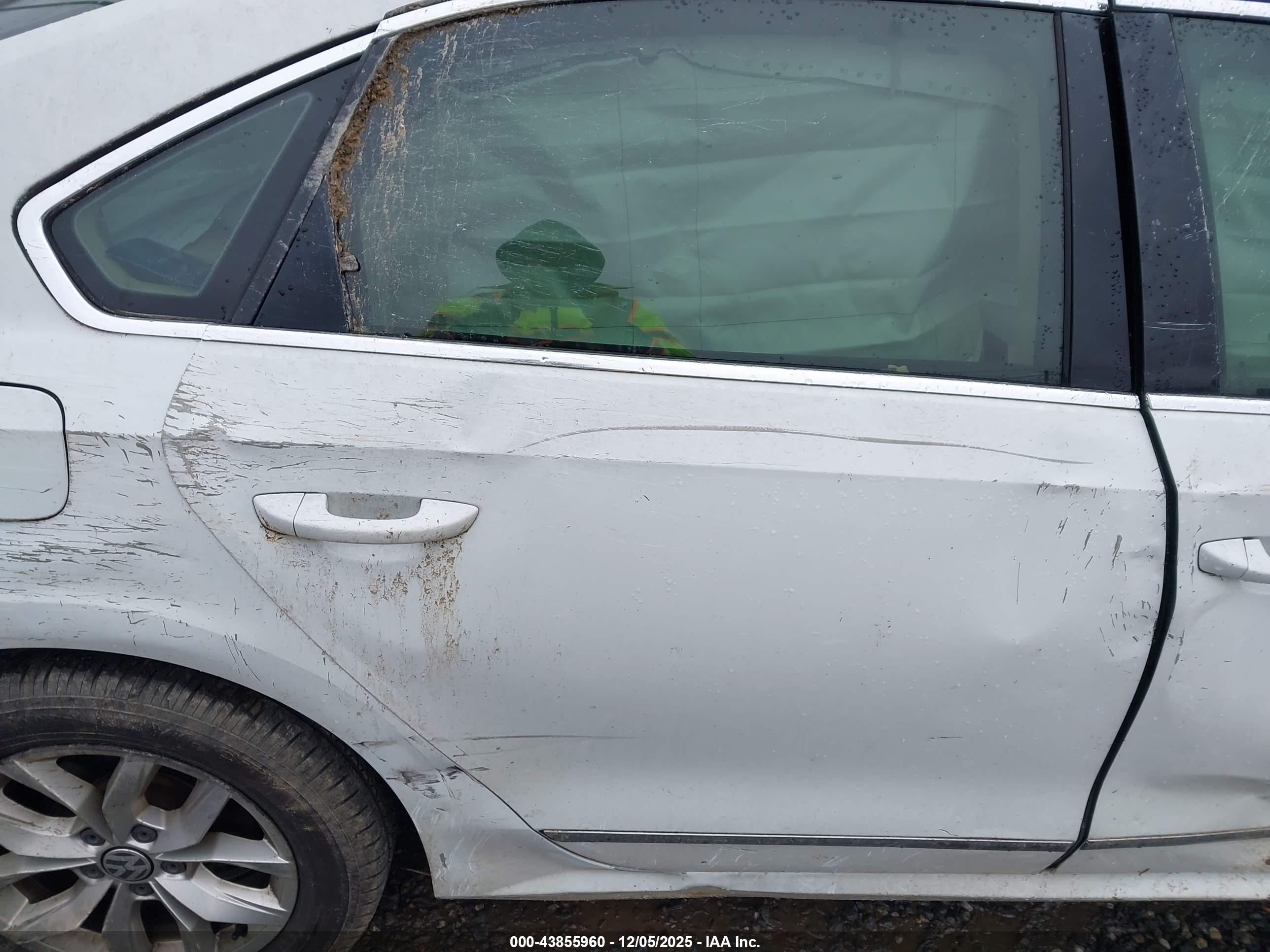 VOLKSWAGEN PASSAT image 8