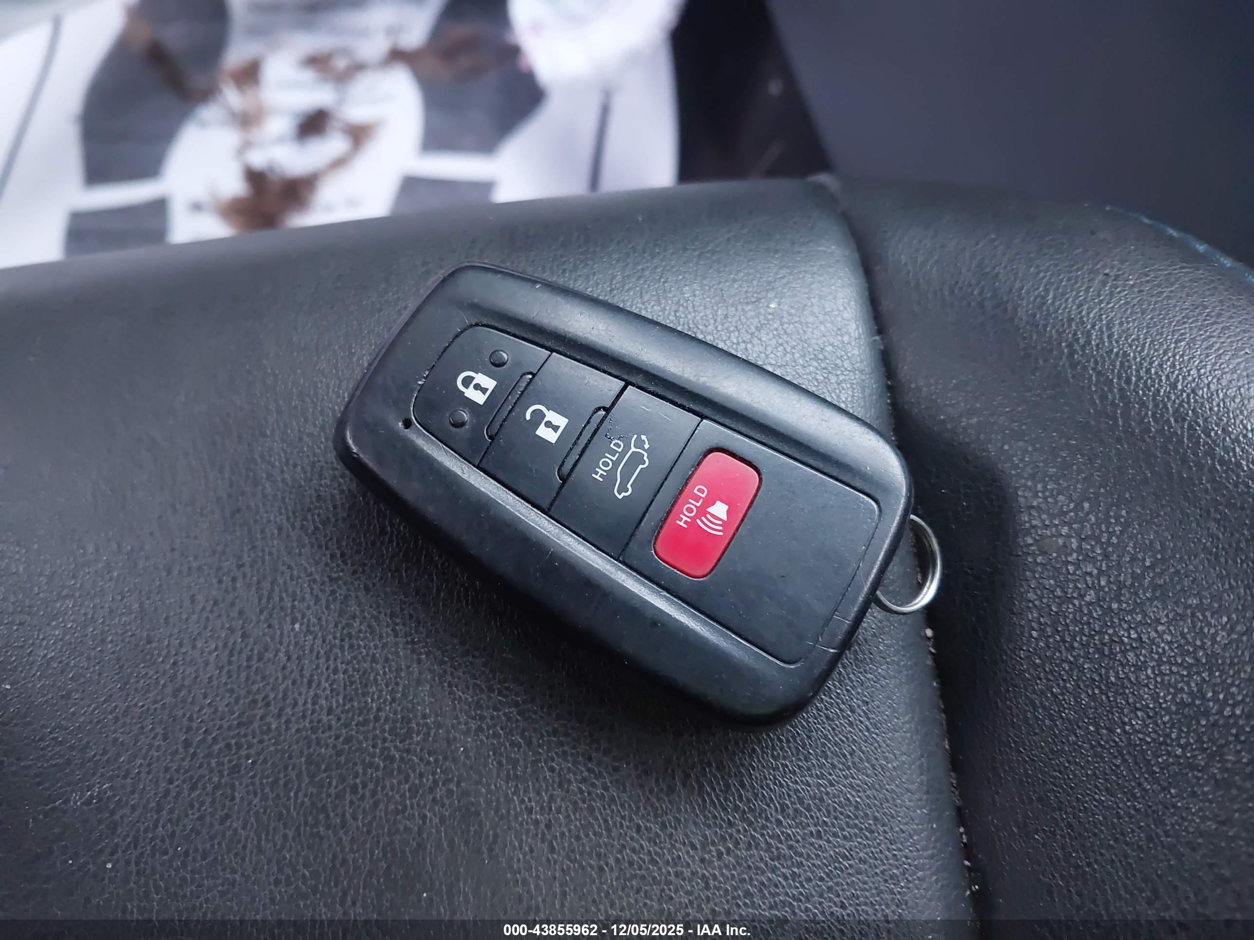 TOYOTA RAV4 image 11