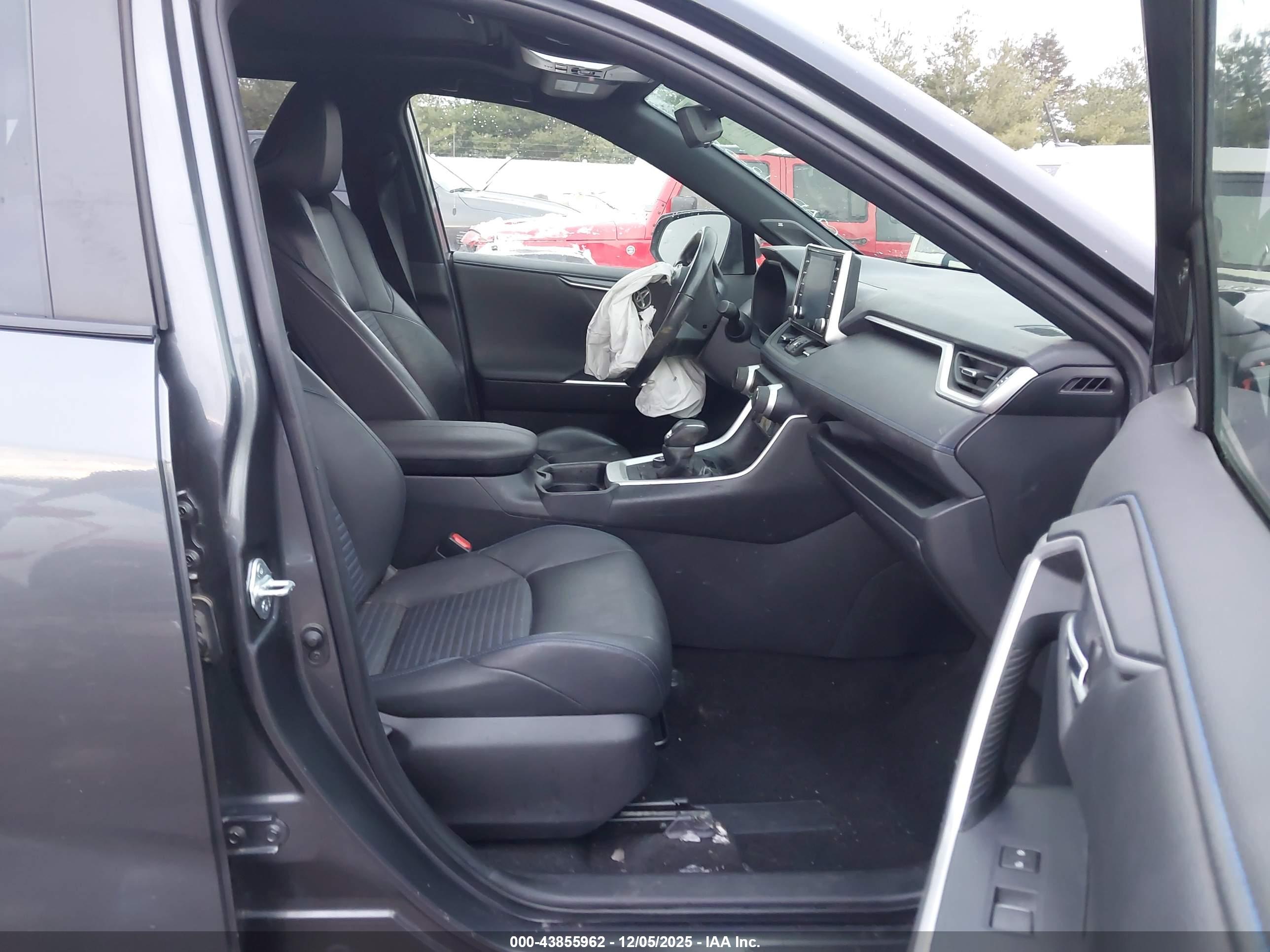 TOYOTA RAV4 image 5