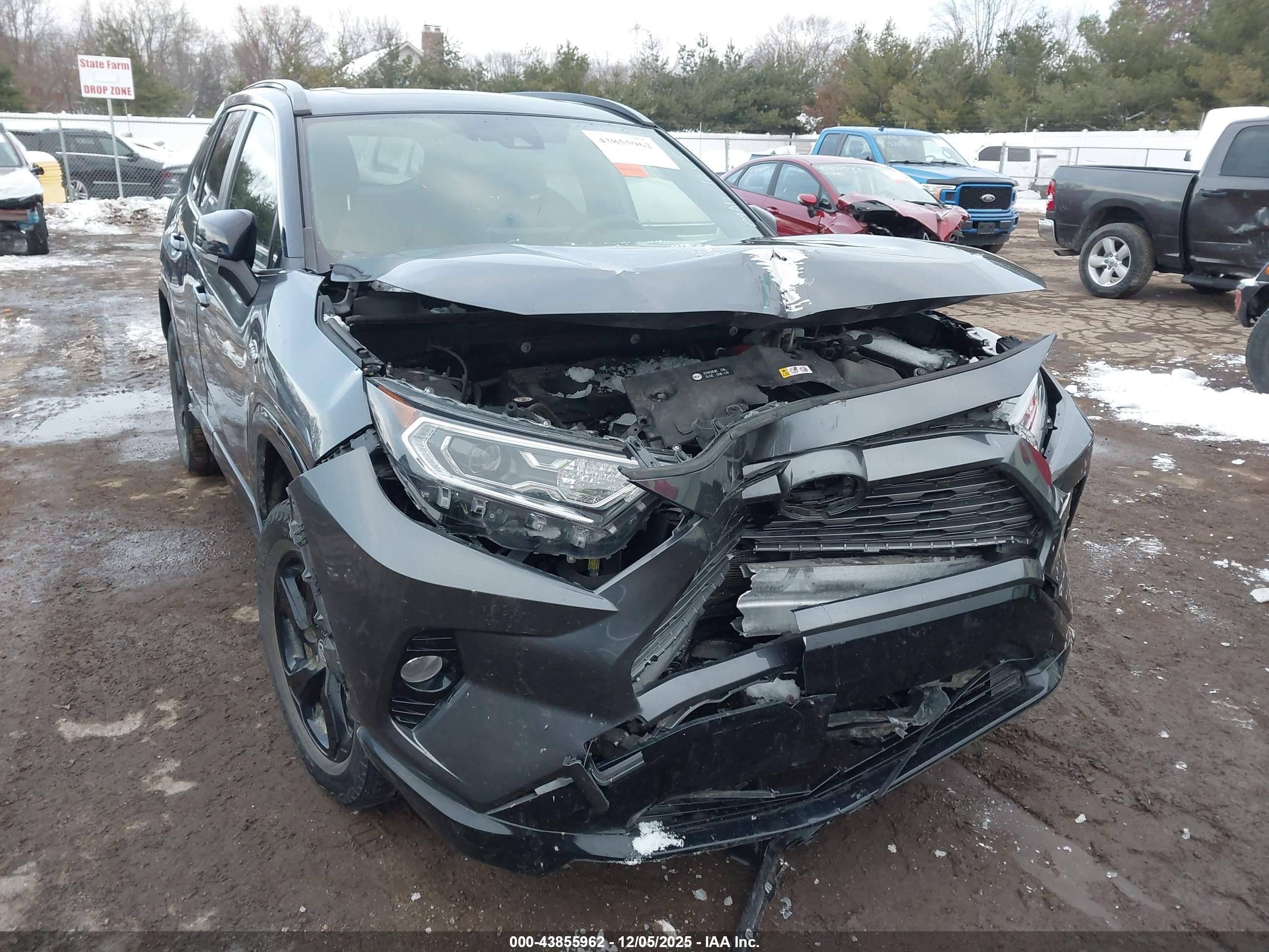 TOYOTA RAV4 image 6