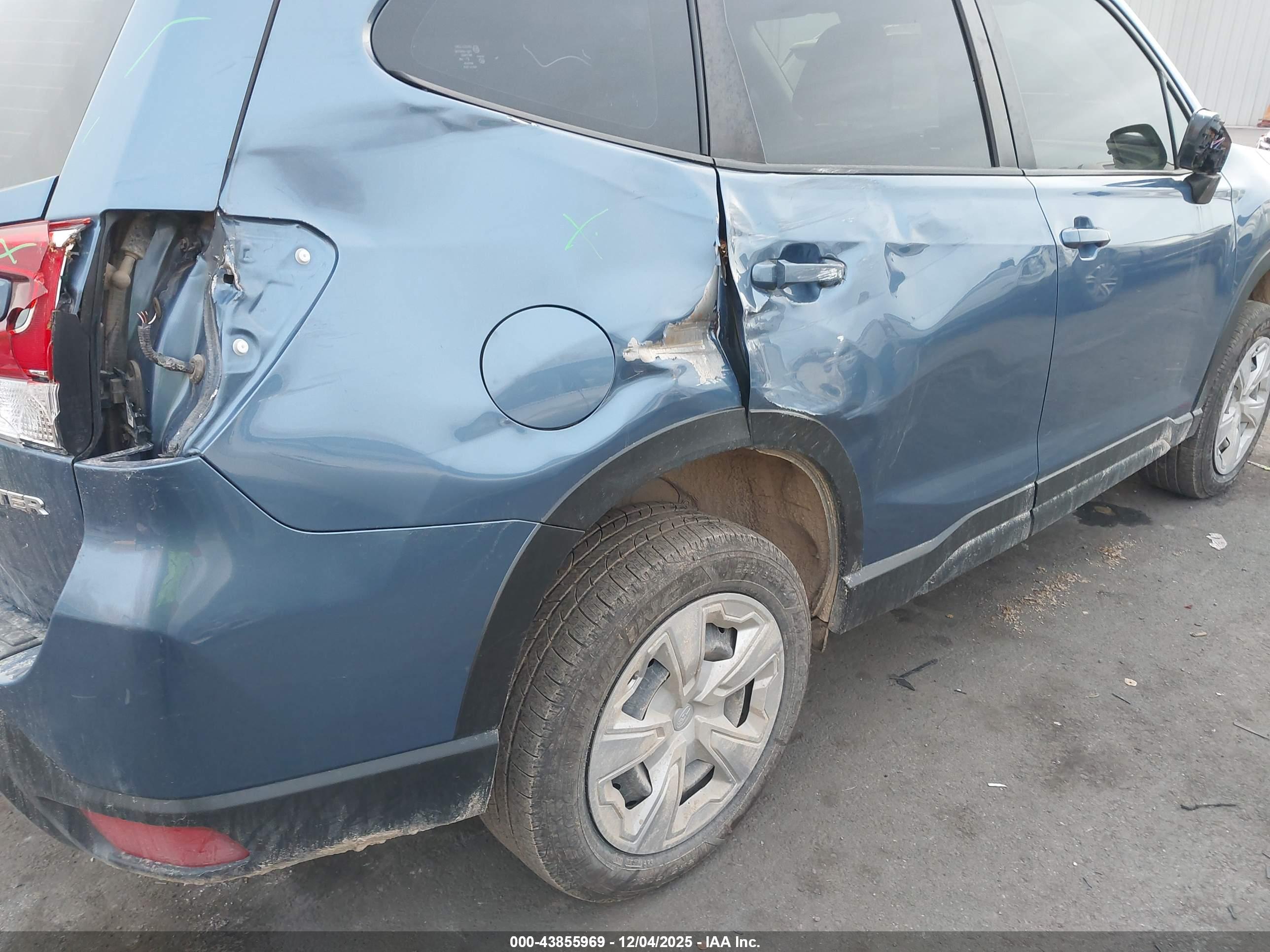 SUBARU FORESTER image 6