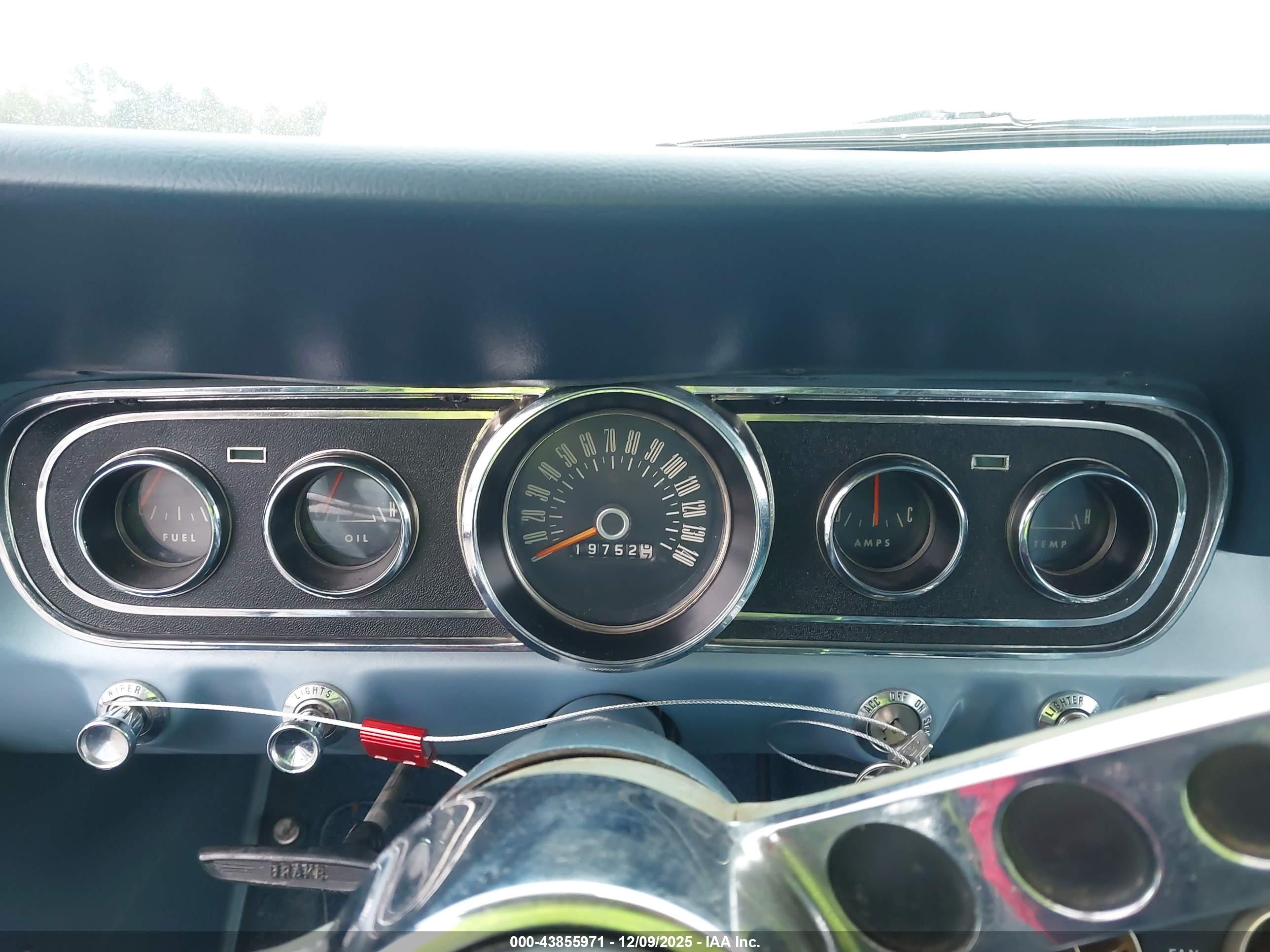 FORD MUSTANG image 7