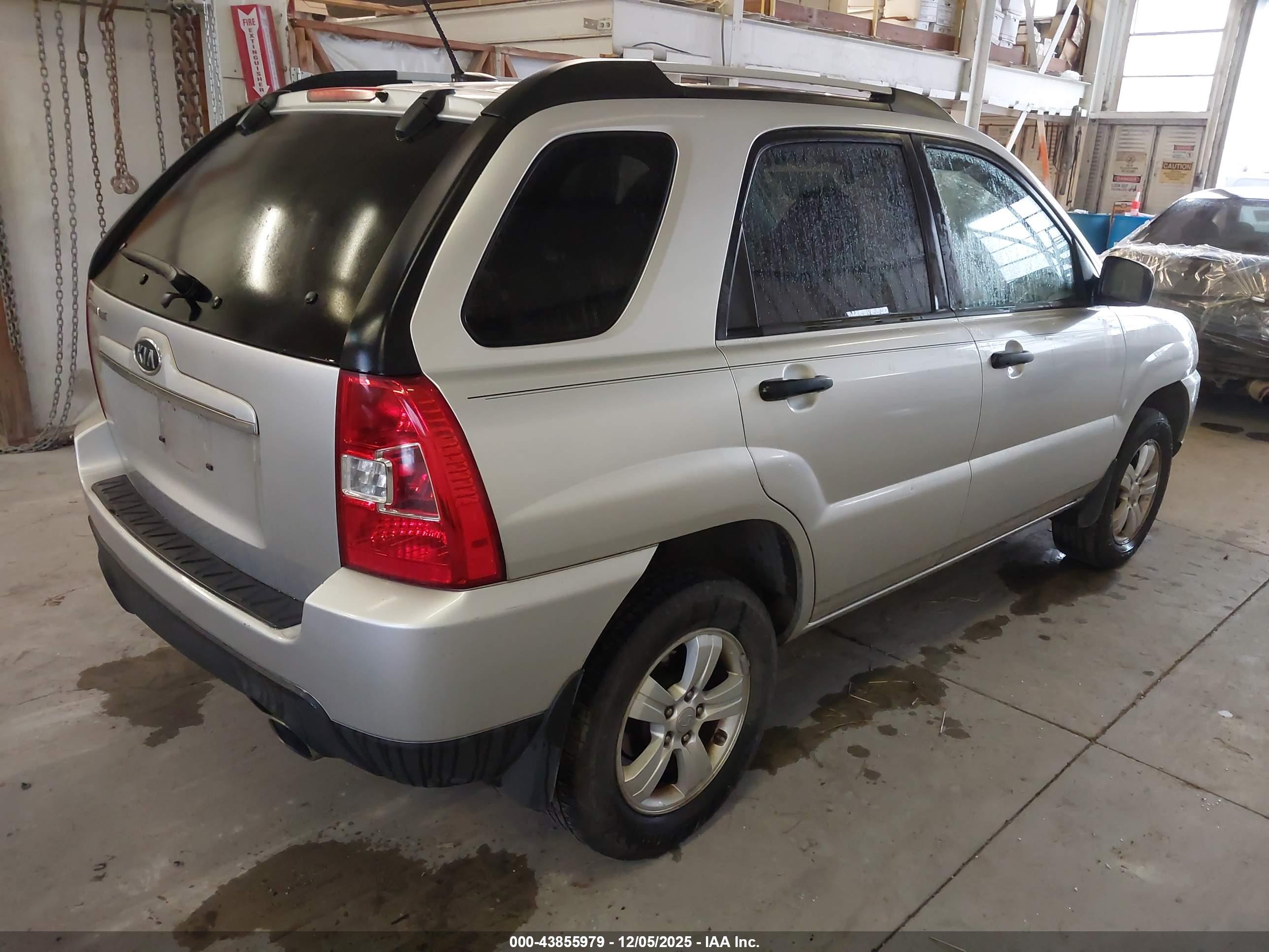 KIA SPORTAGE image 4