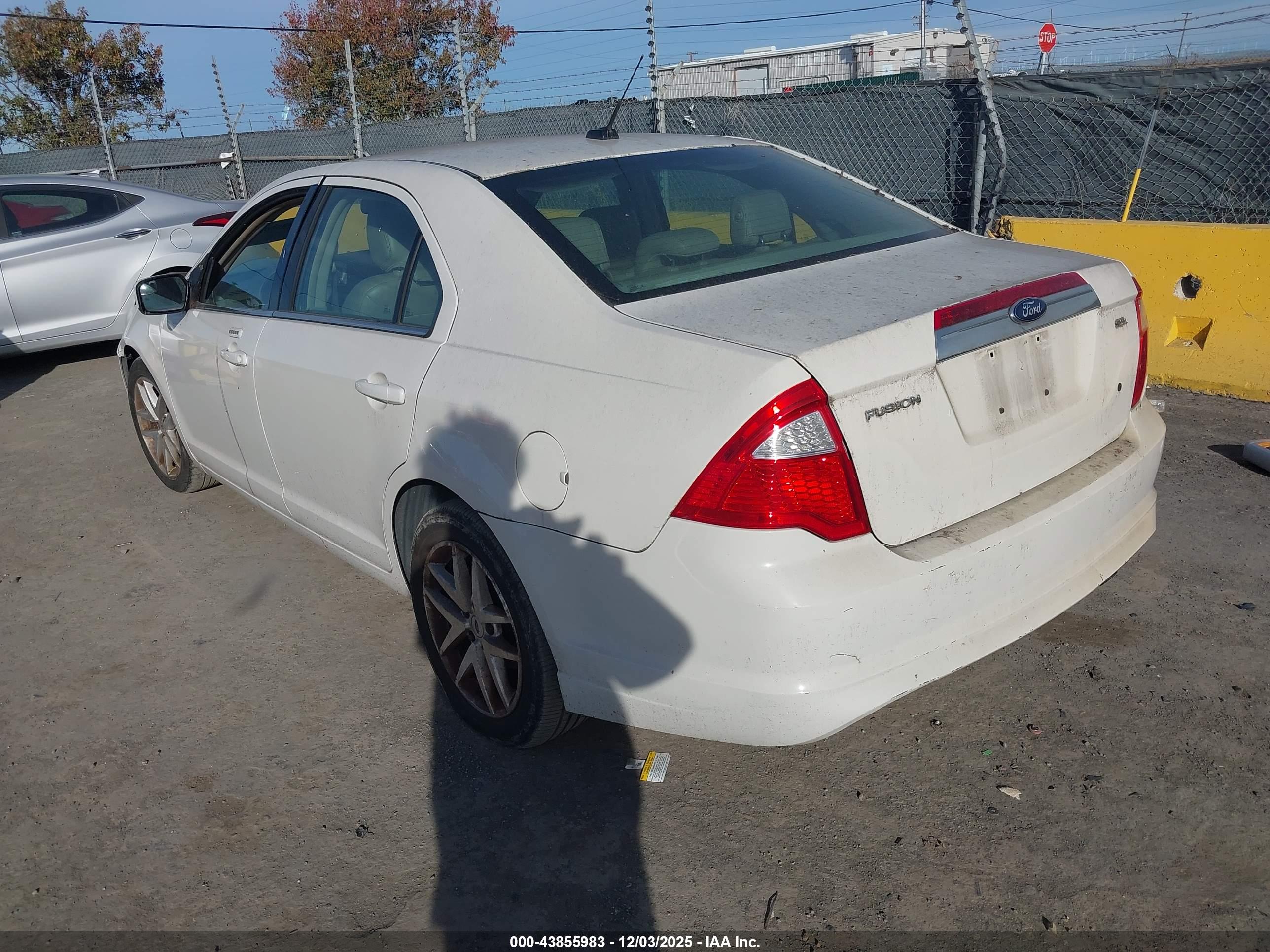 FORD FUSION image 3