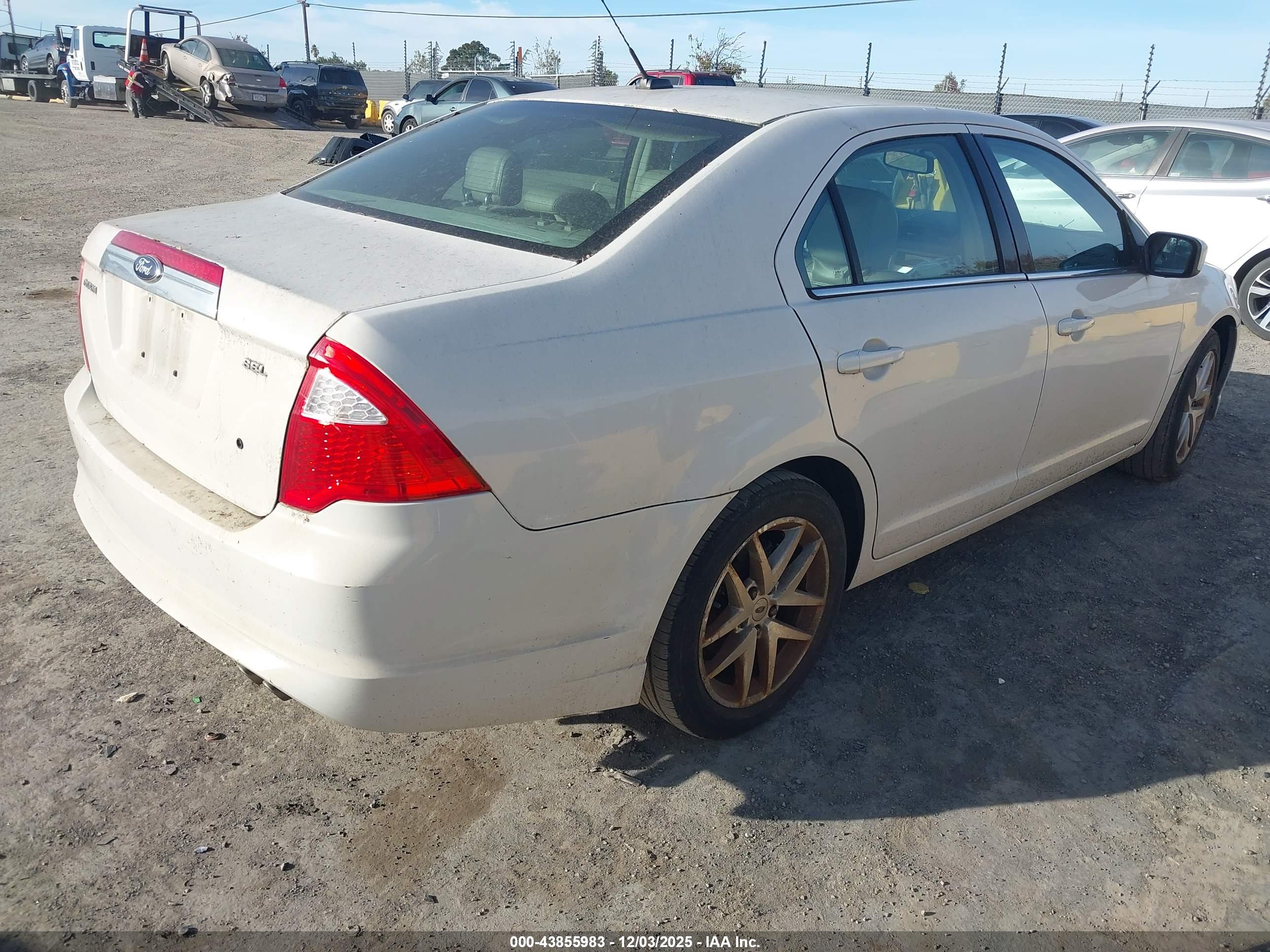 FORD FUSION image 4