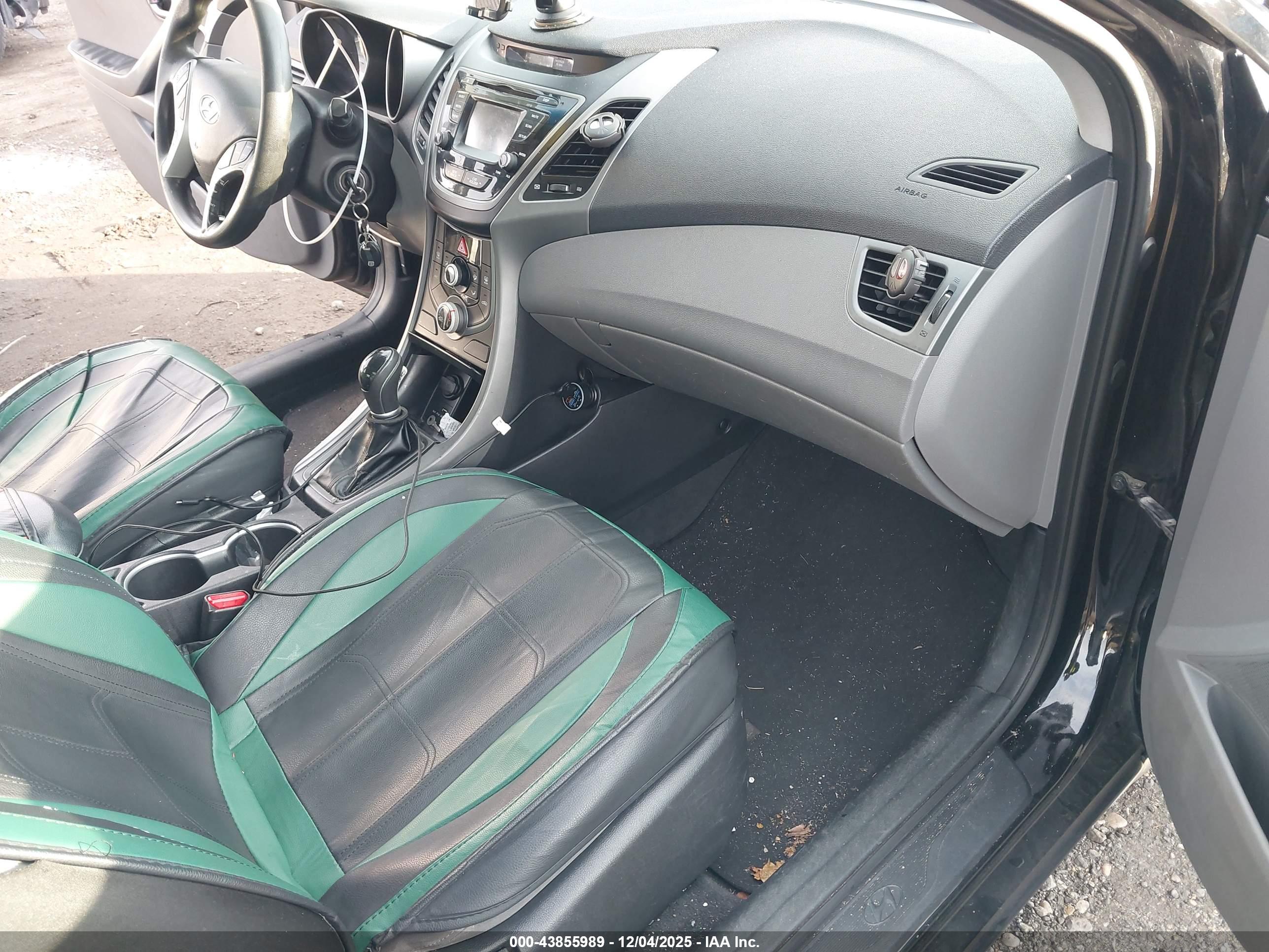 HYUNDAI ELANTRA image 5