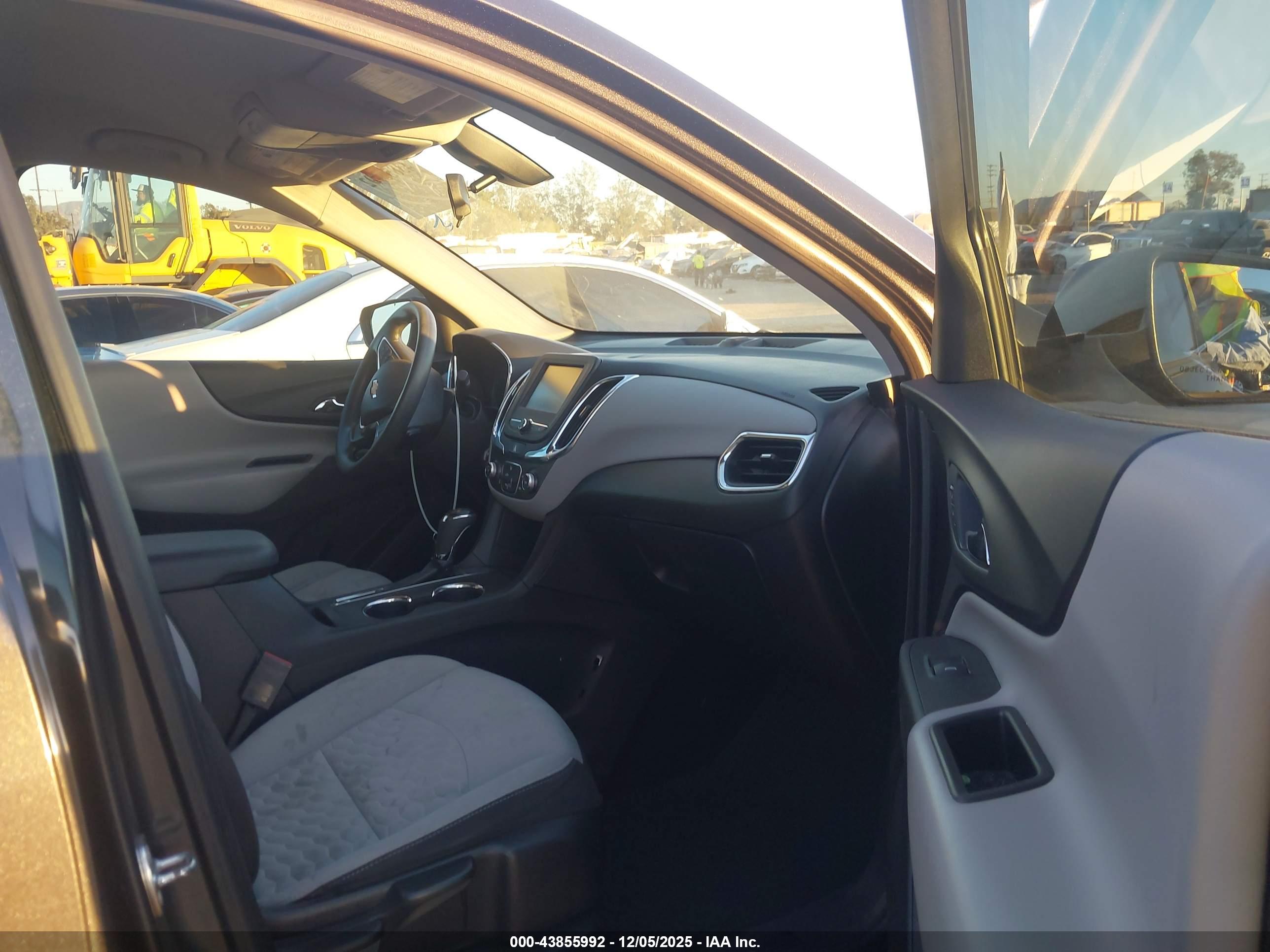 CHEVROLET EQUINOX image 5