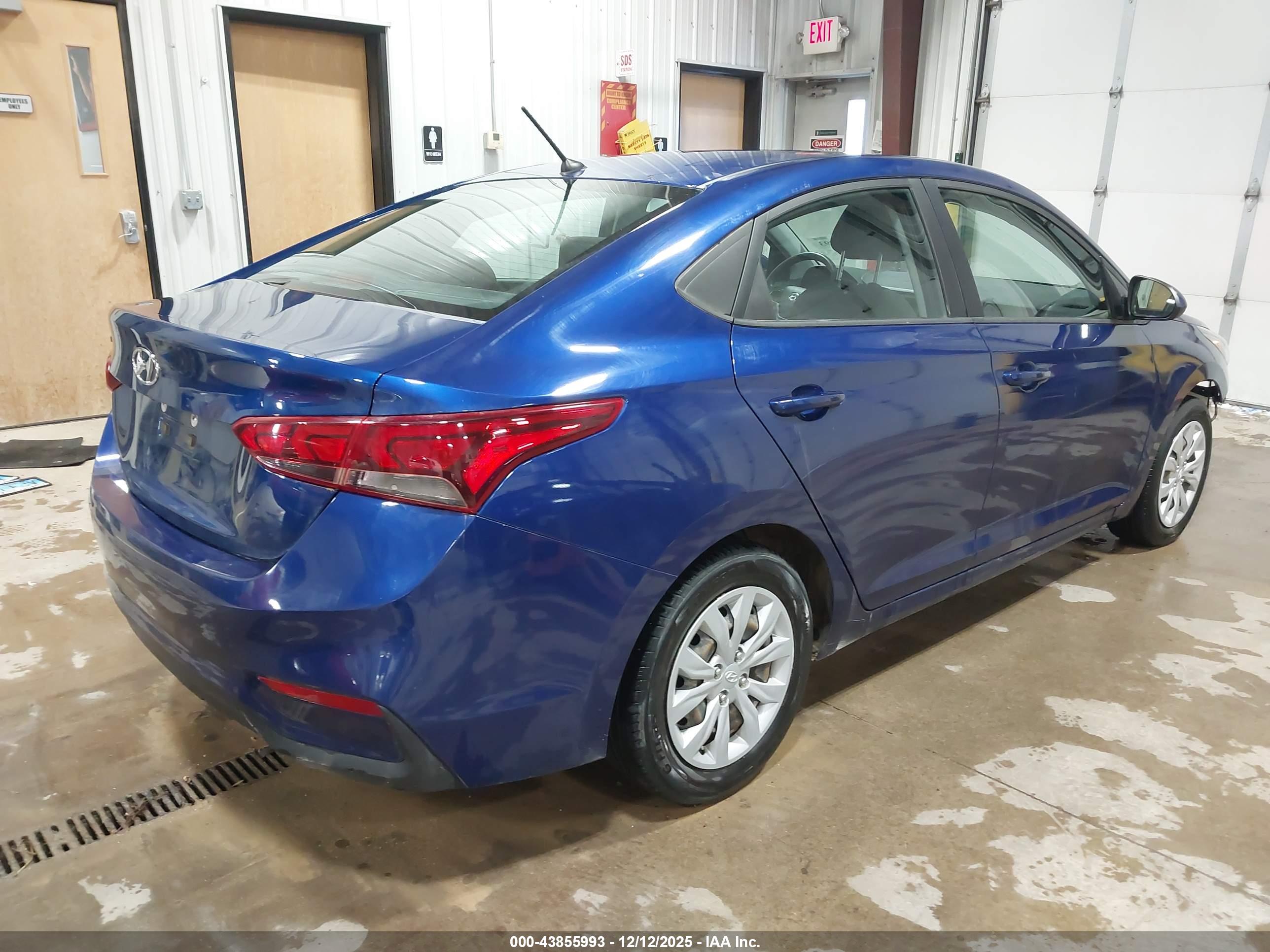 HYUNDAI ACCENT image 4