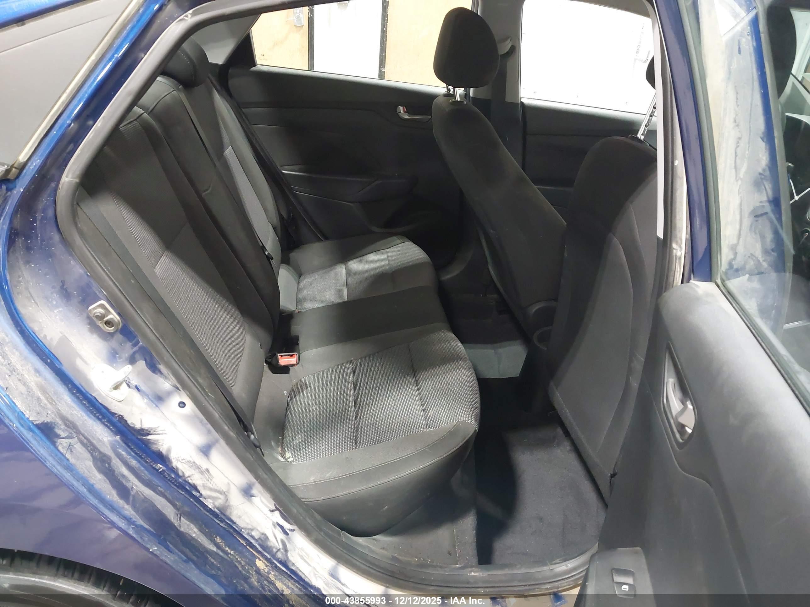 HYUNDAI ACCENT image 8