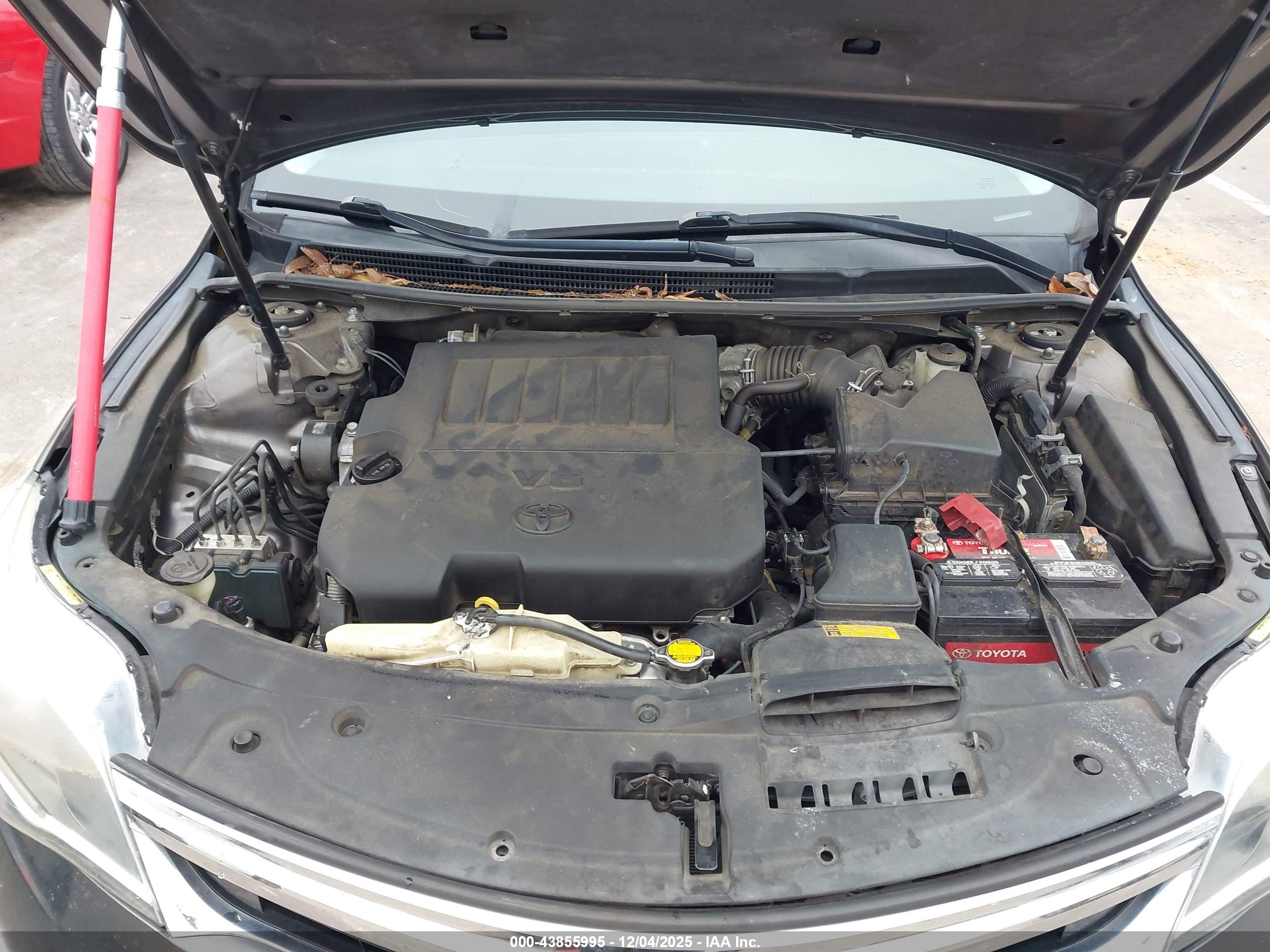 TOYOTA AVALON image 10