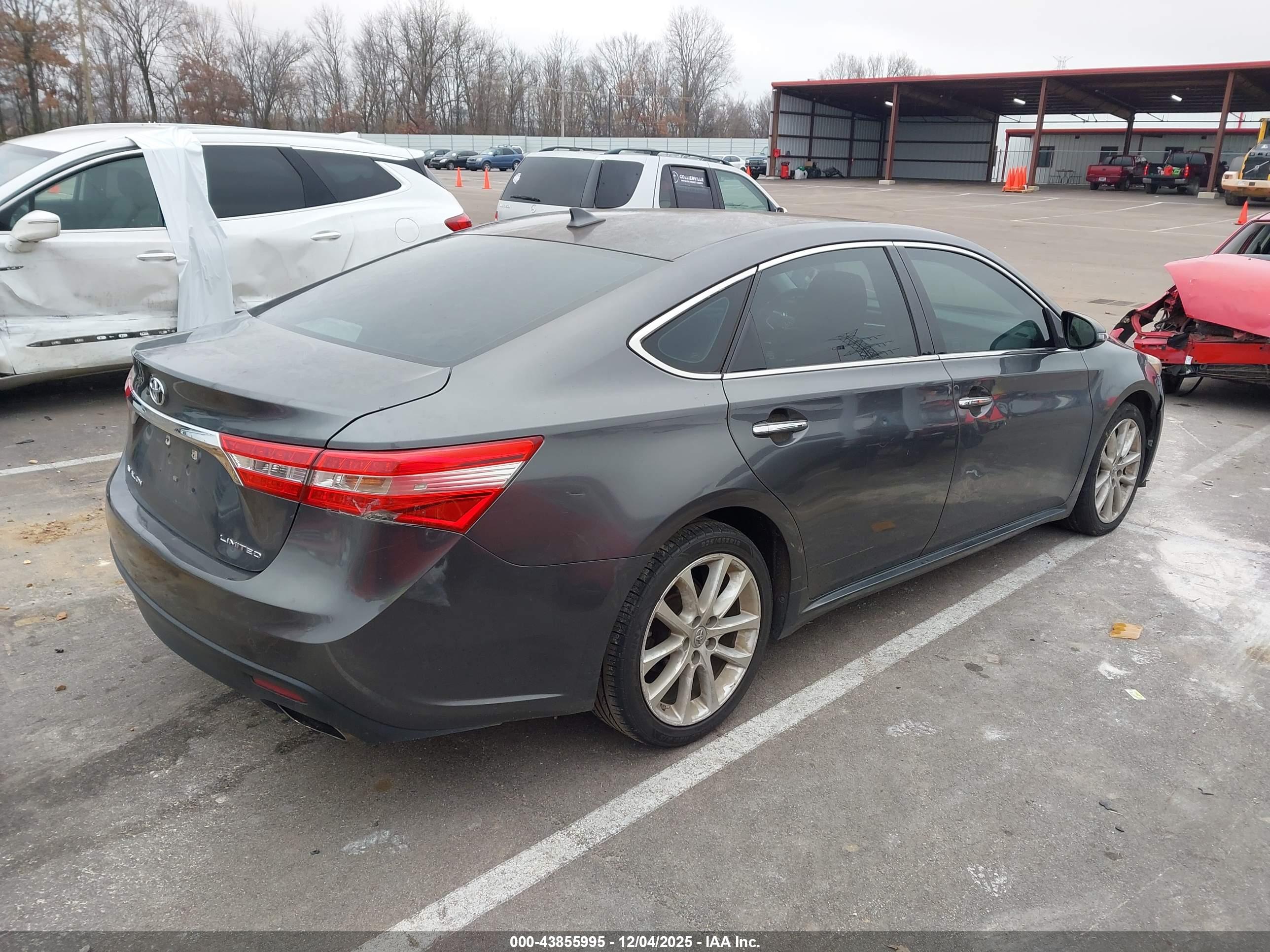 TOYOTA AVALON image 4