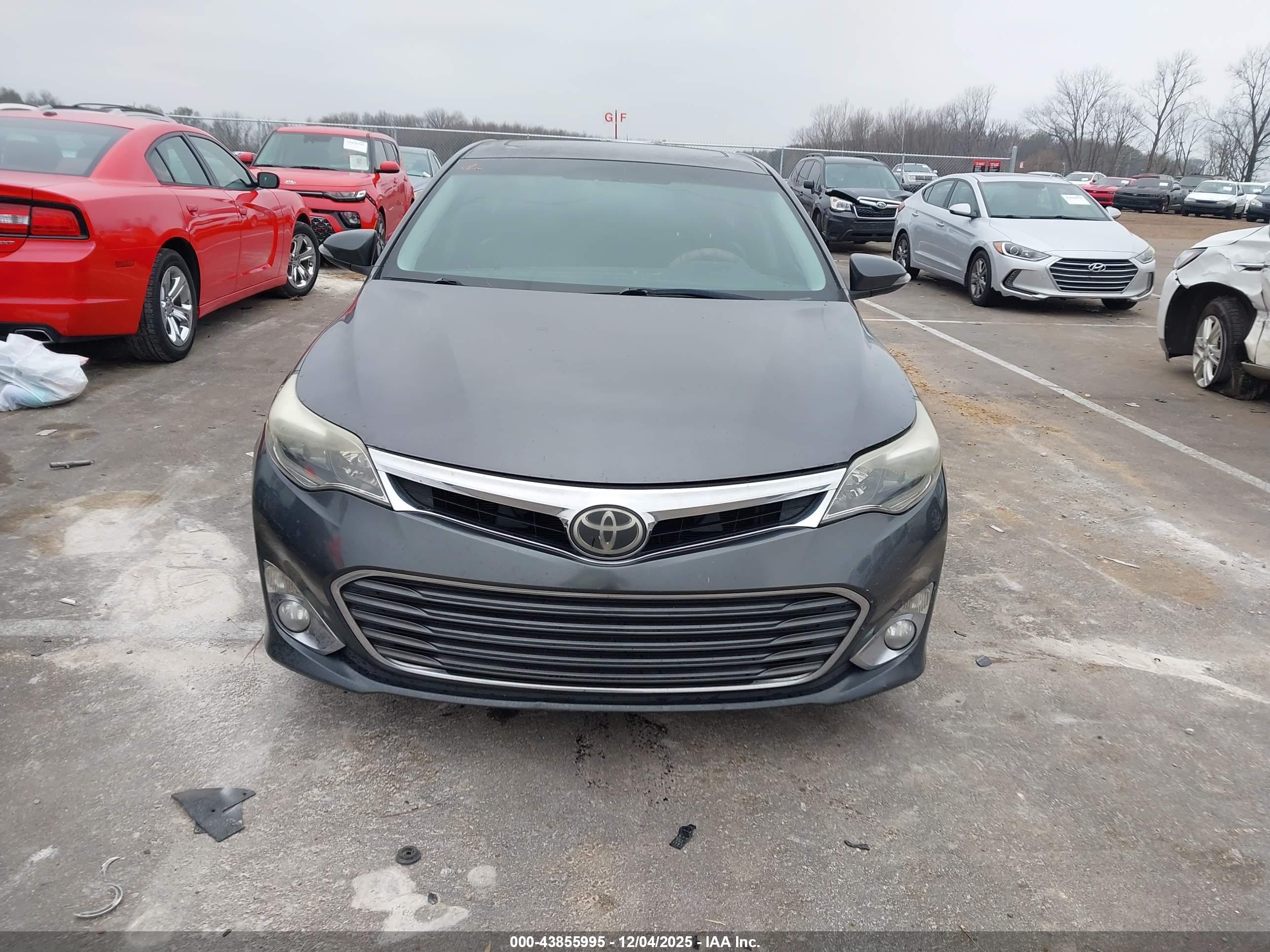 TOYOTA AVALON image 6