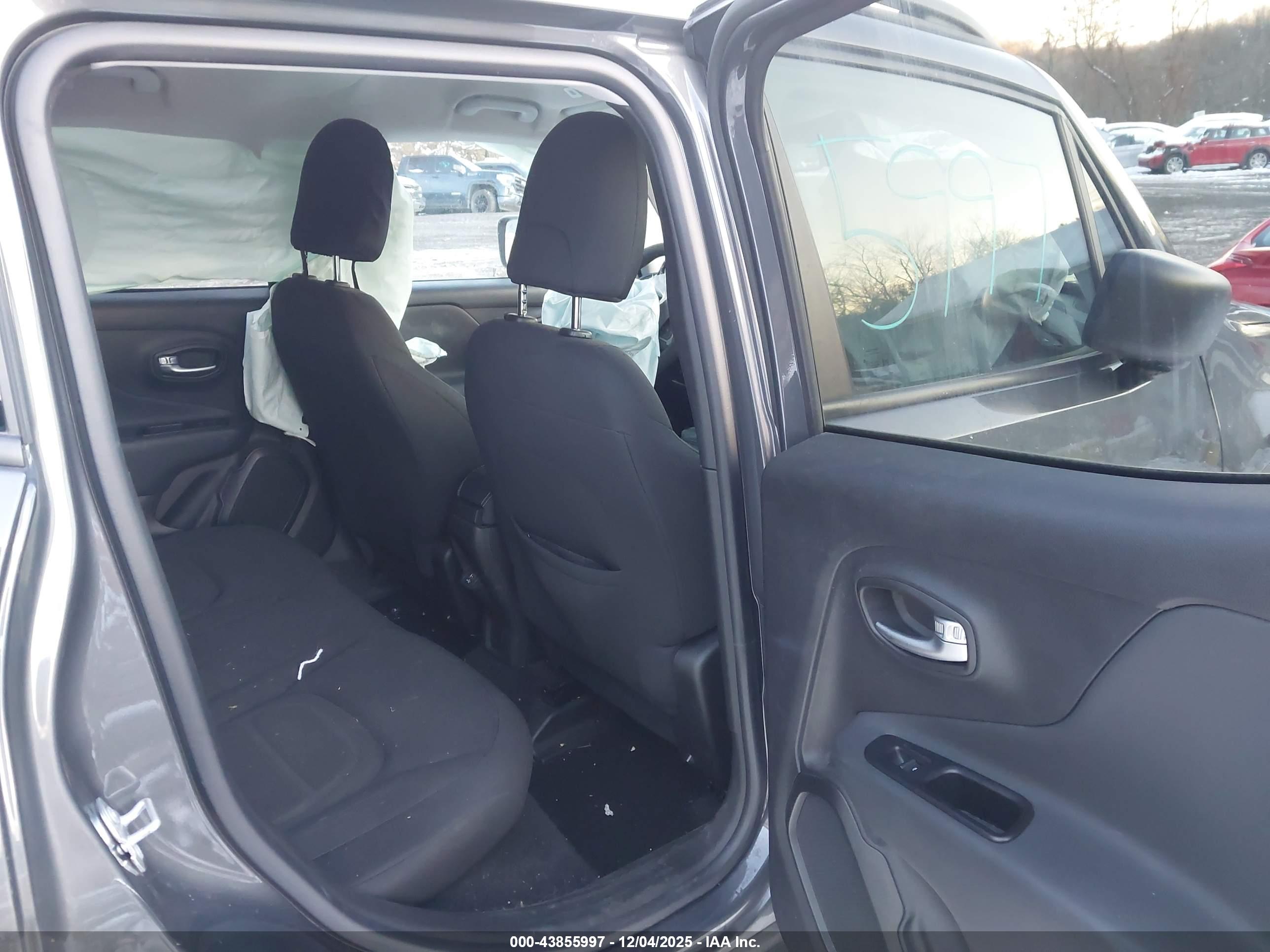 JEEP RENEGADE image 8