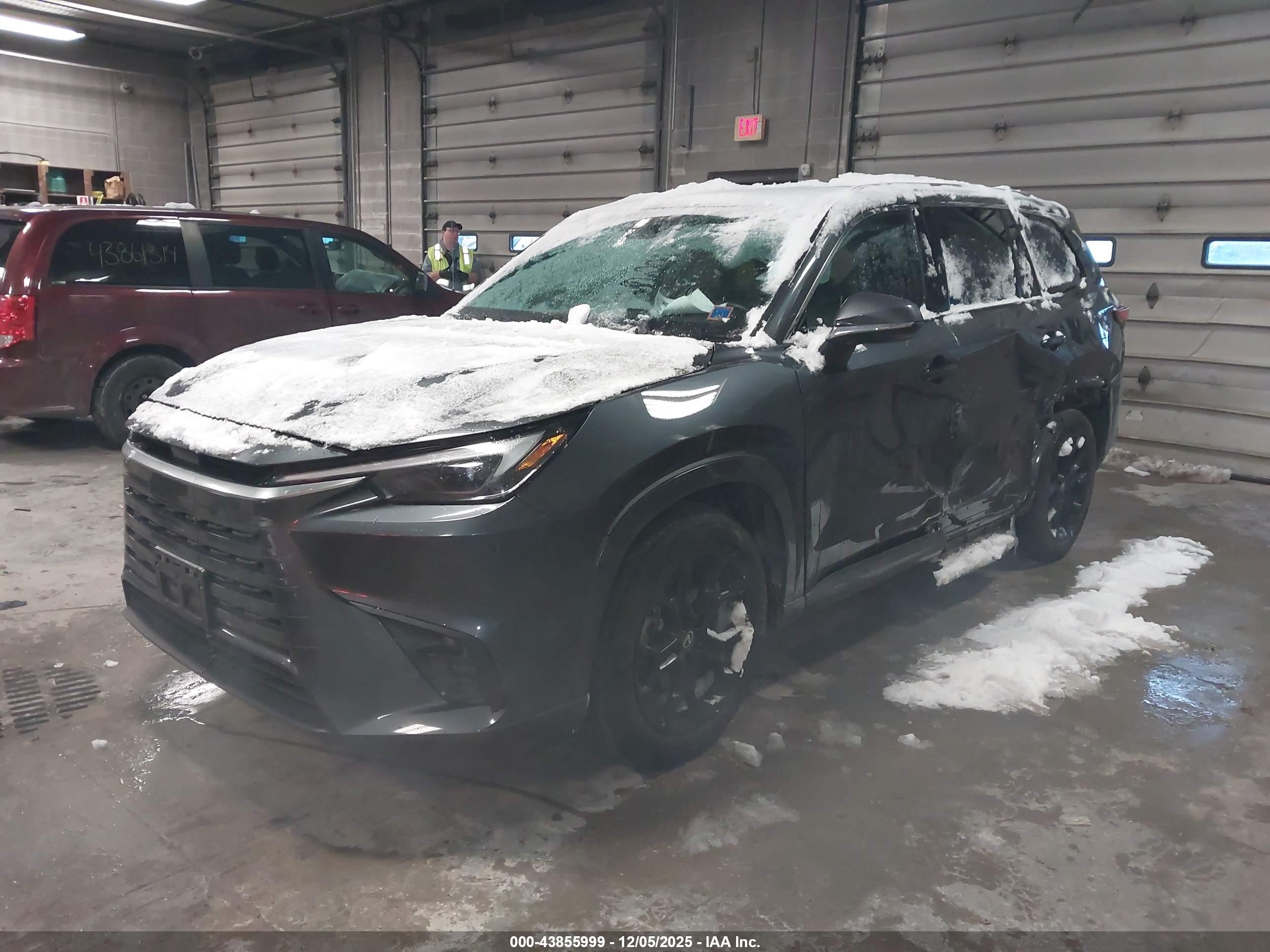 LEXUS TX image 2