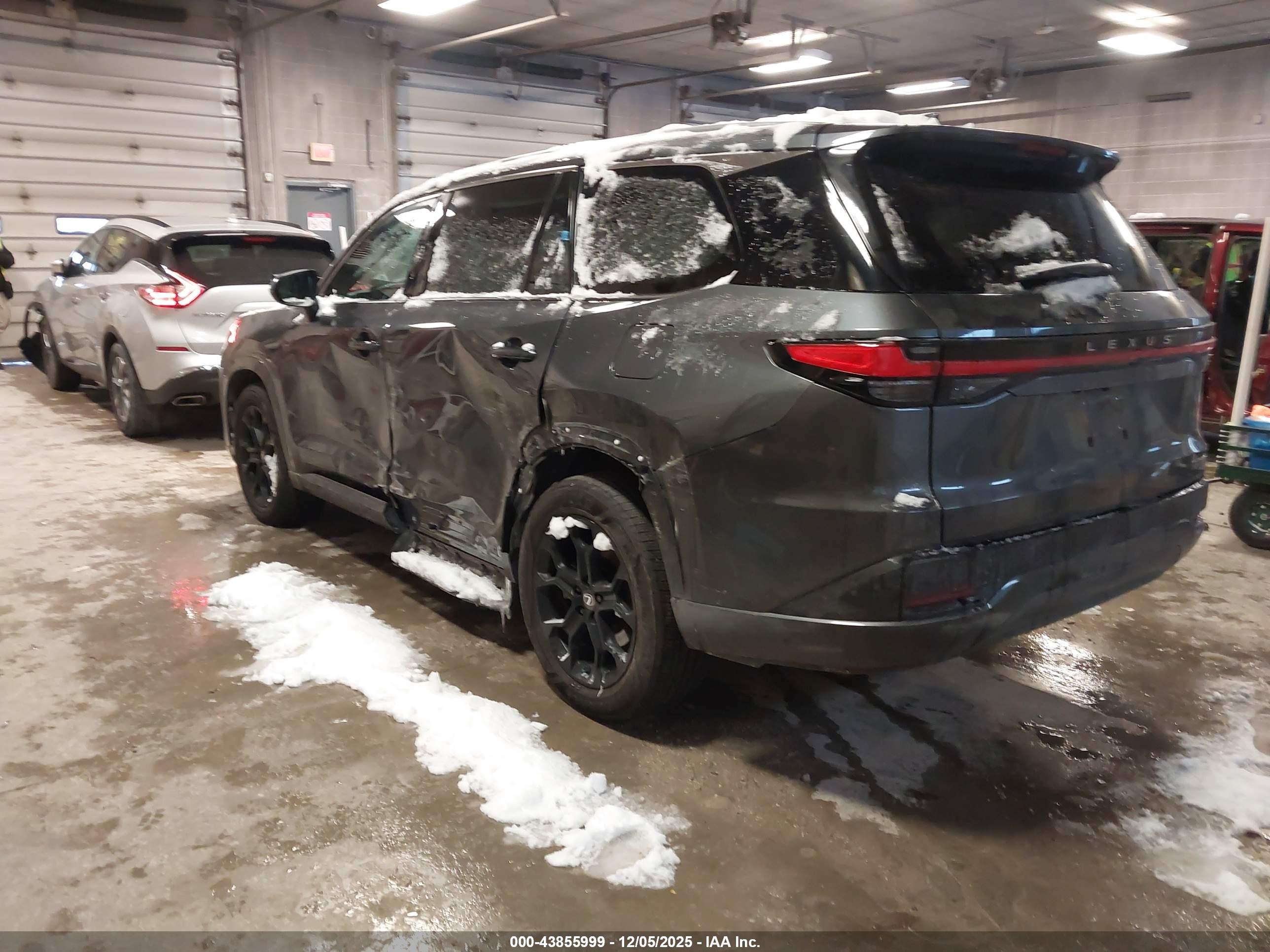 LEXUS TX image 3