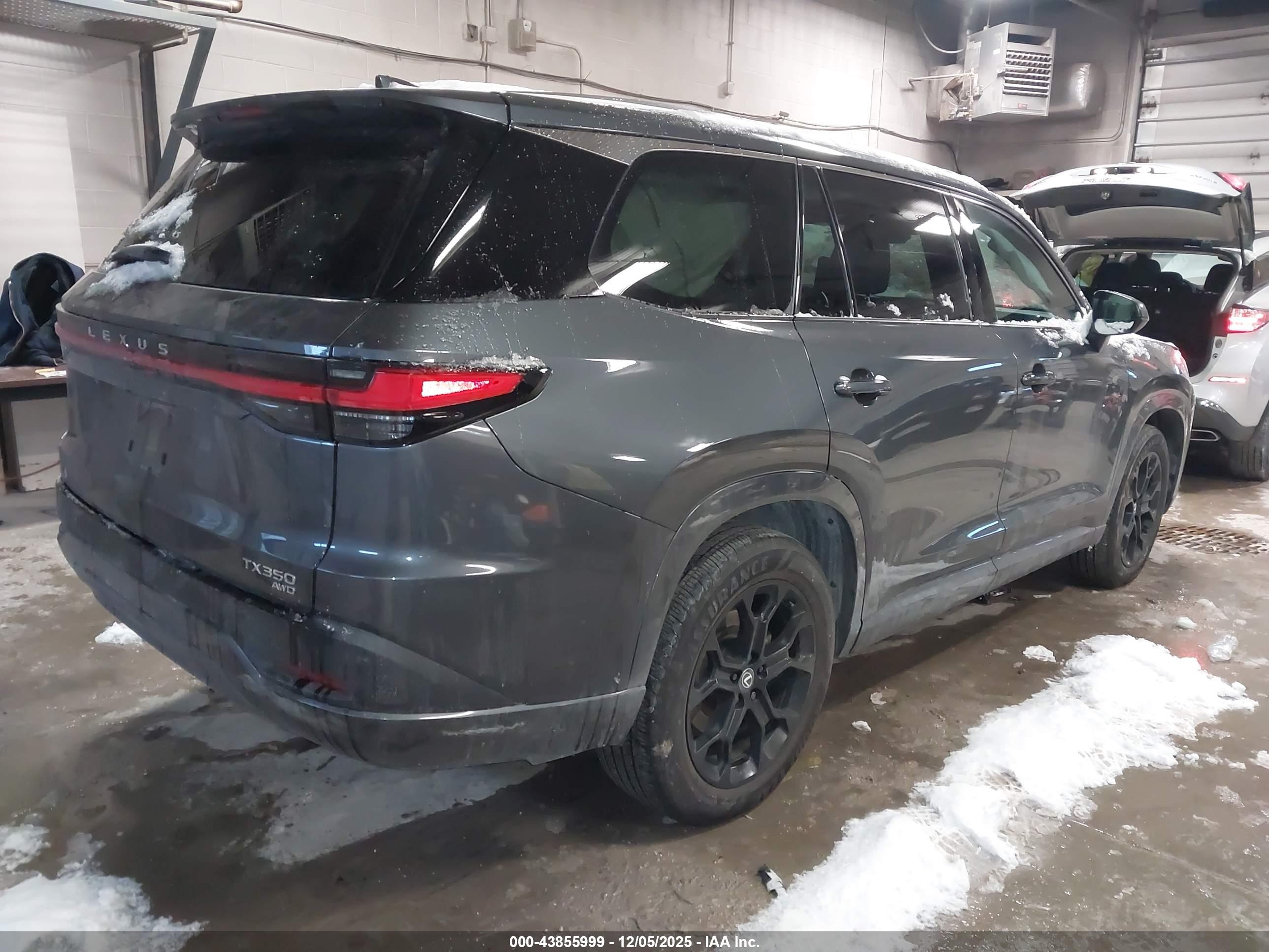 LEXUS TX image 4