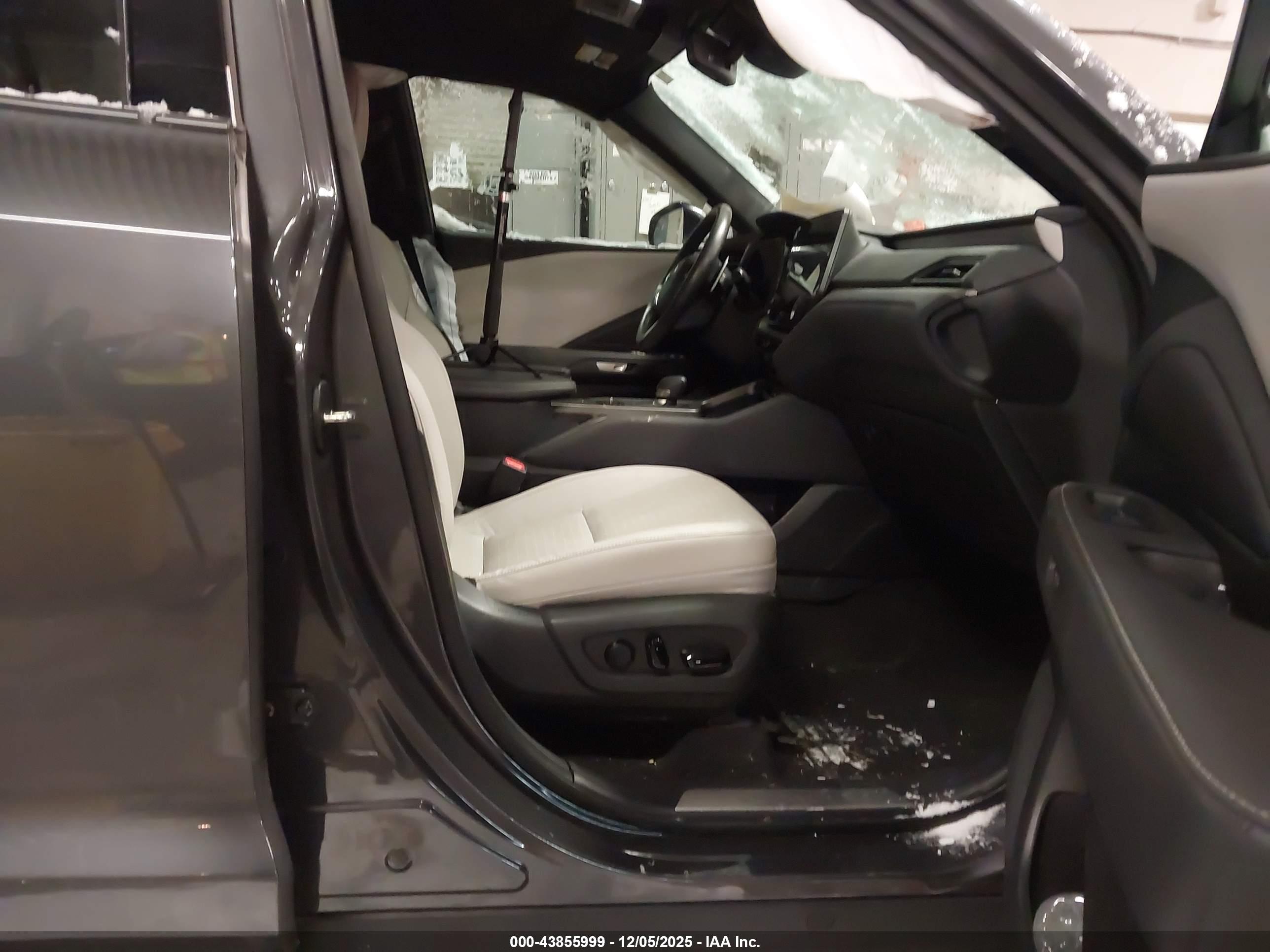 LEXUS TX image 5