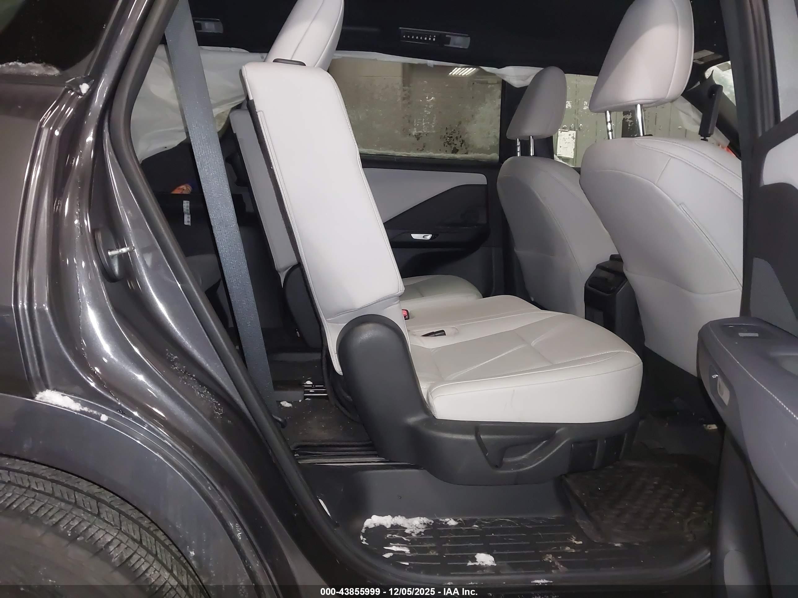 LEXUS TX image 8