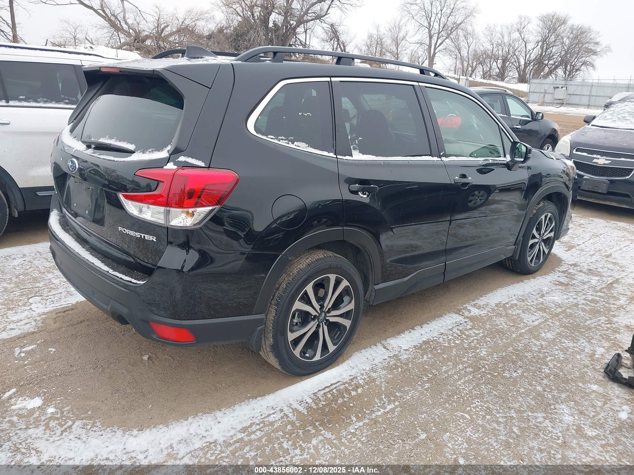 SUBARU FORESTER image 4