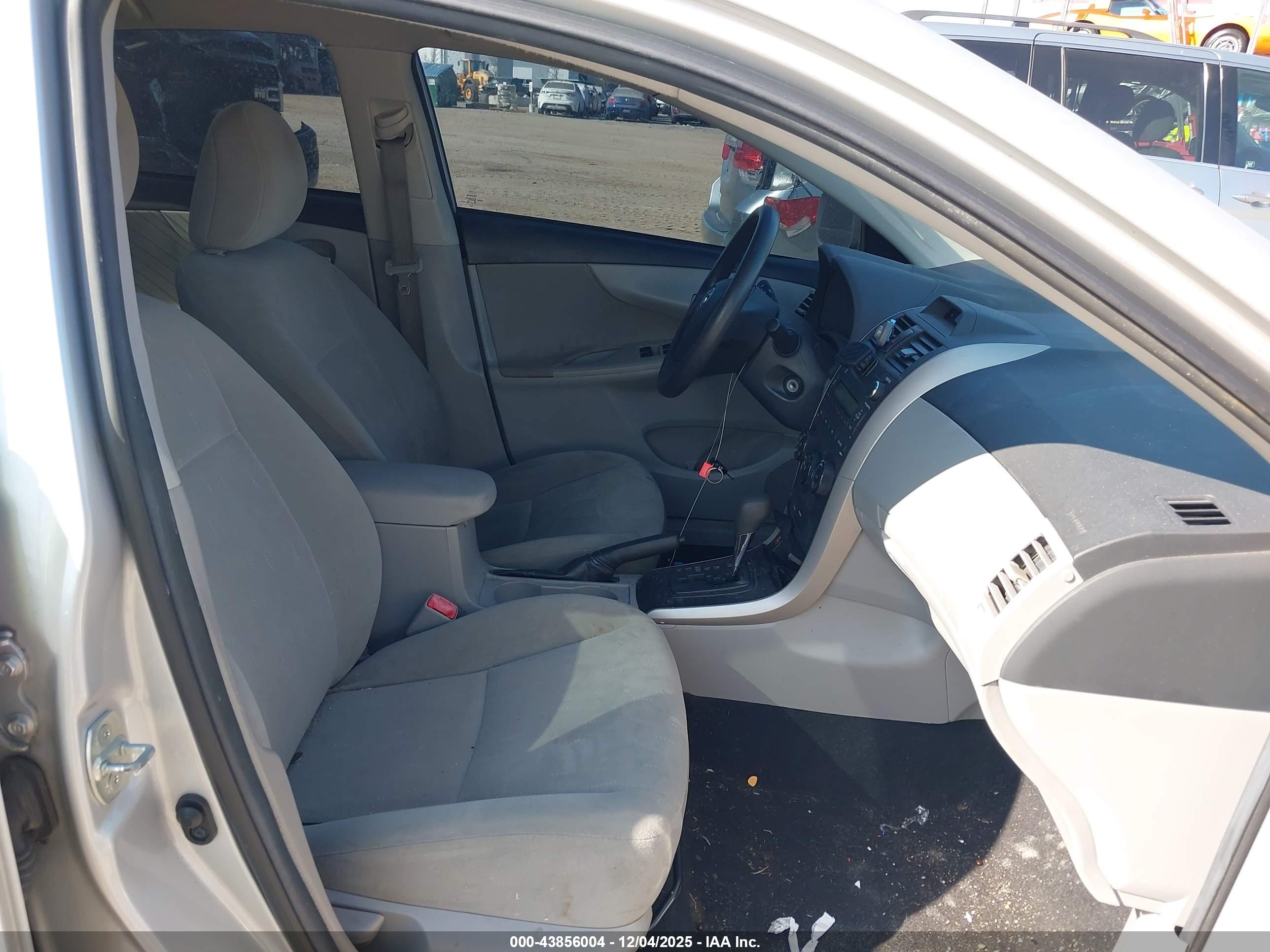 TOYOTA COROLLA image 5