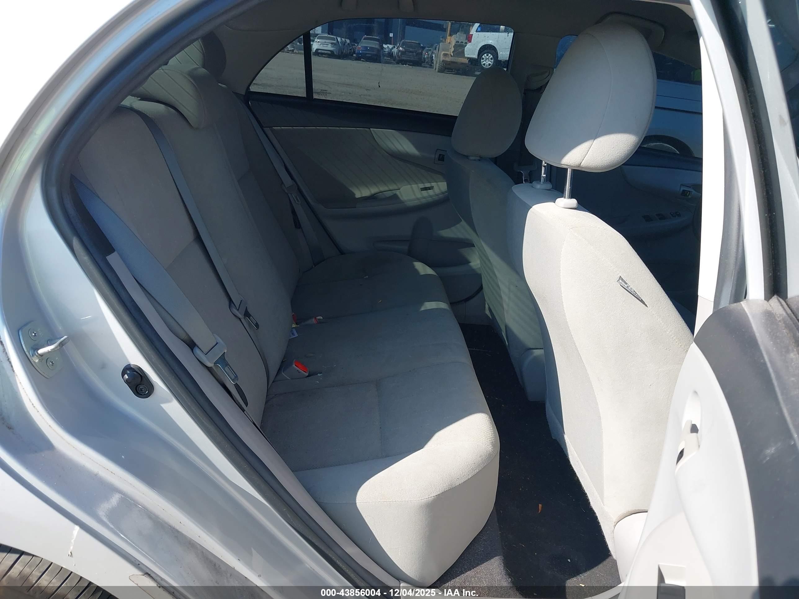 TOYOTA COROLLA image 8