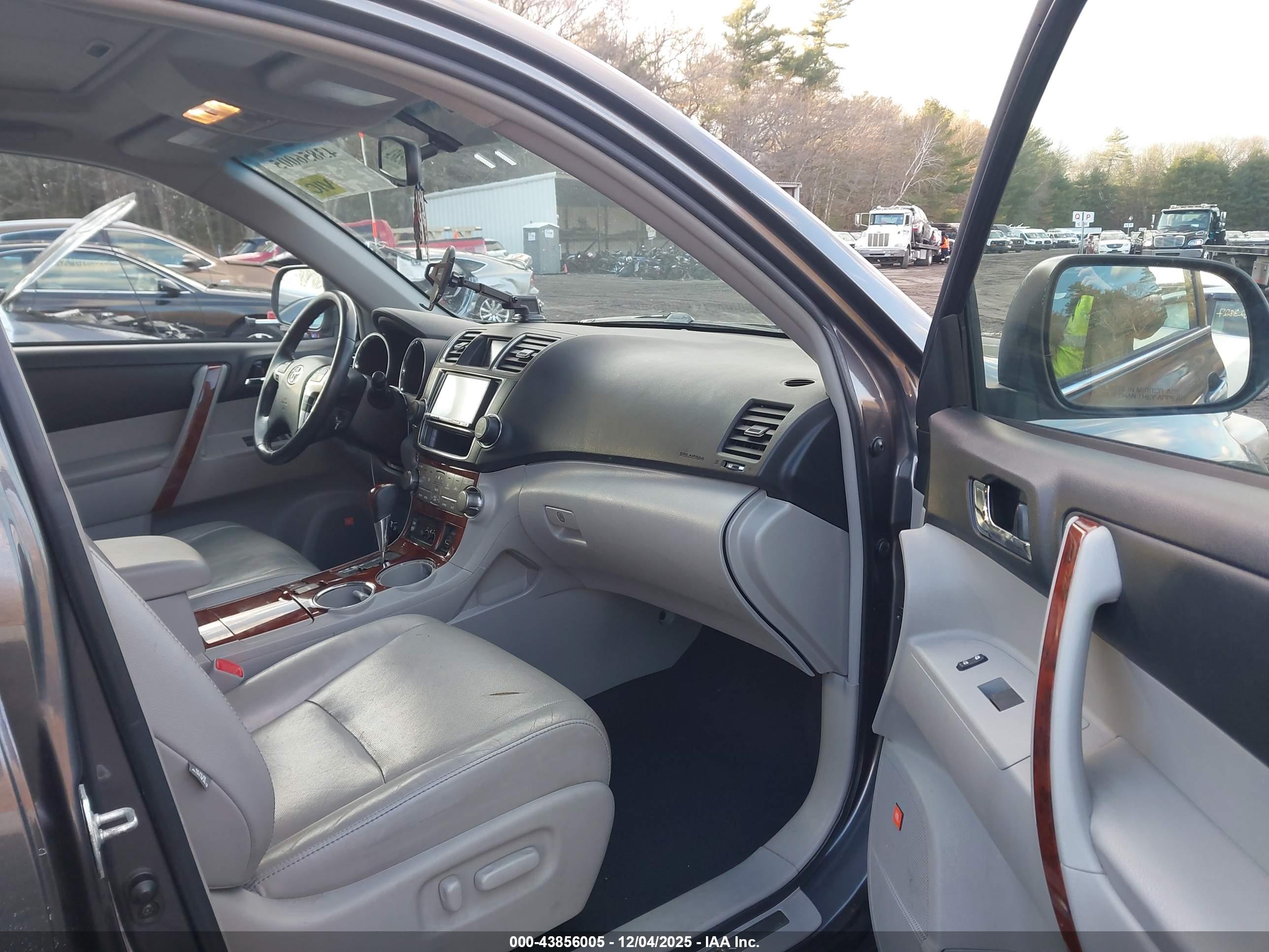 TOYOTA HIGHLANDER image 5