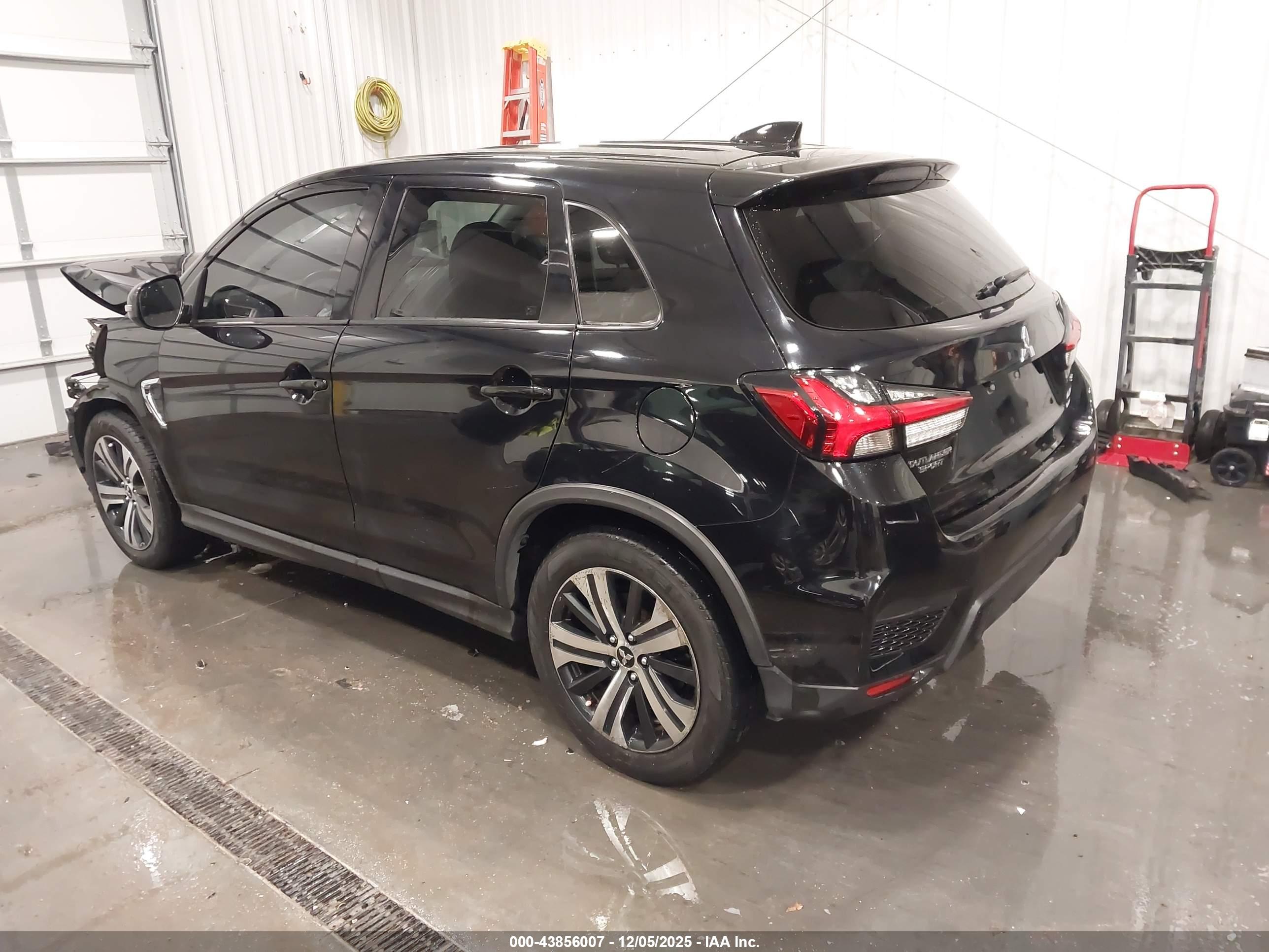 MITSUBISHI OUTLANDER image 3