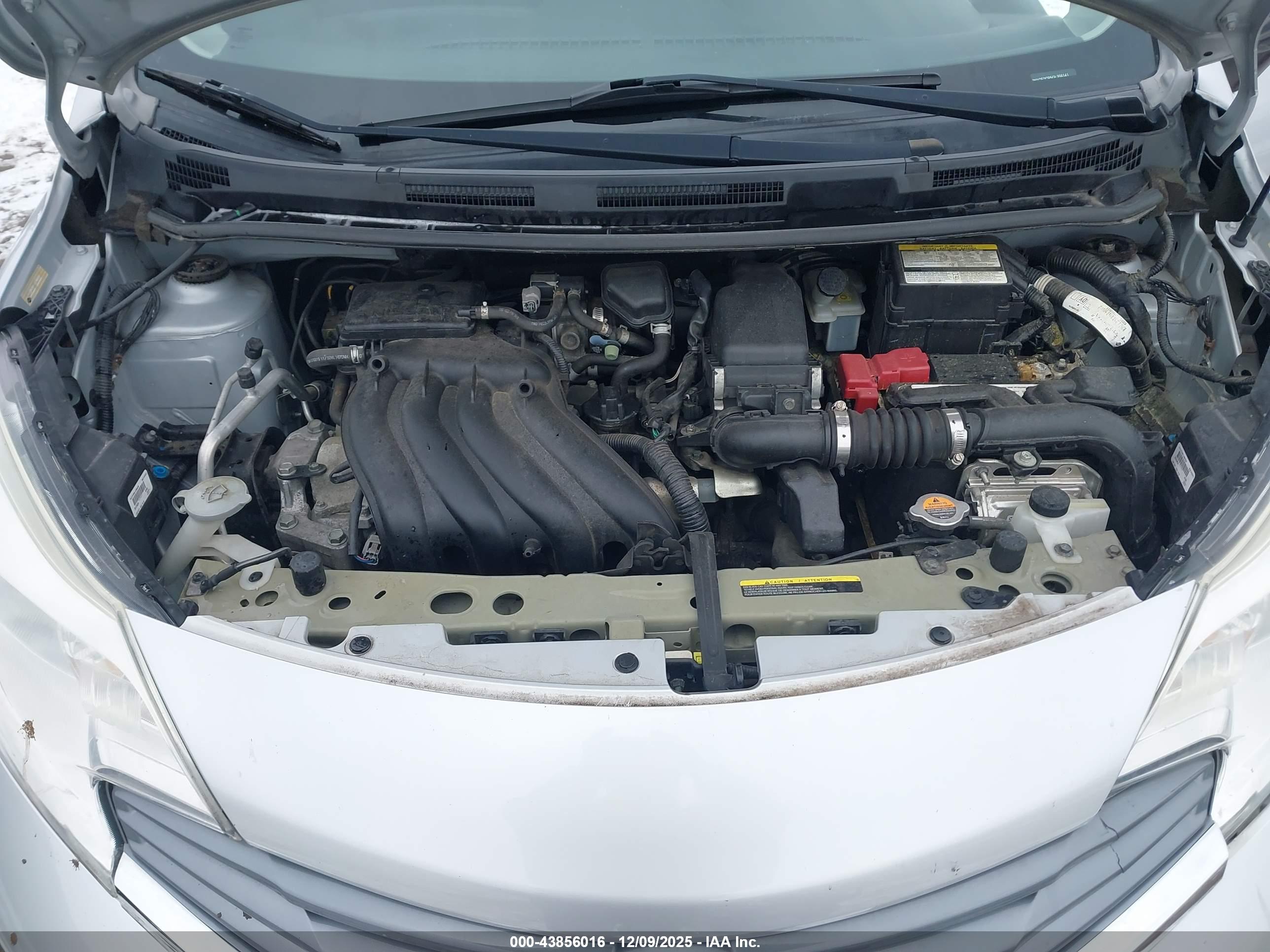 NISSAN VERSA image 10