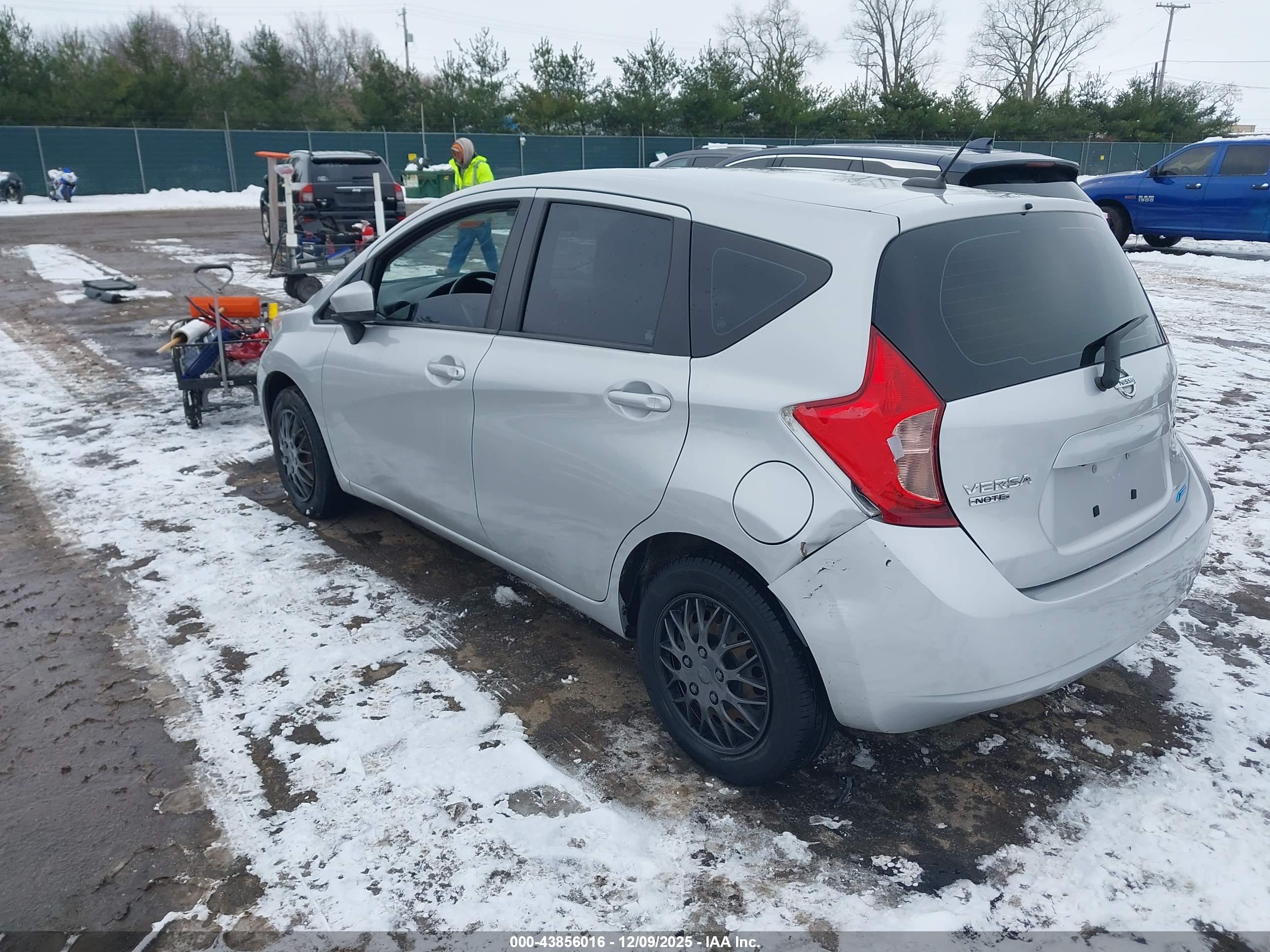 NISSAN VERSA image 3