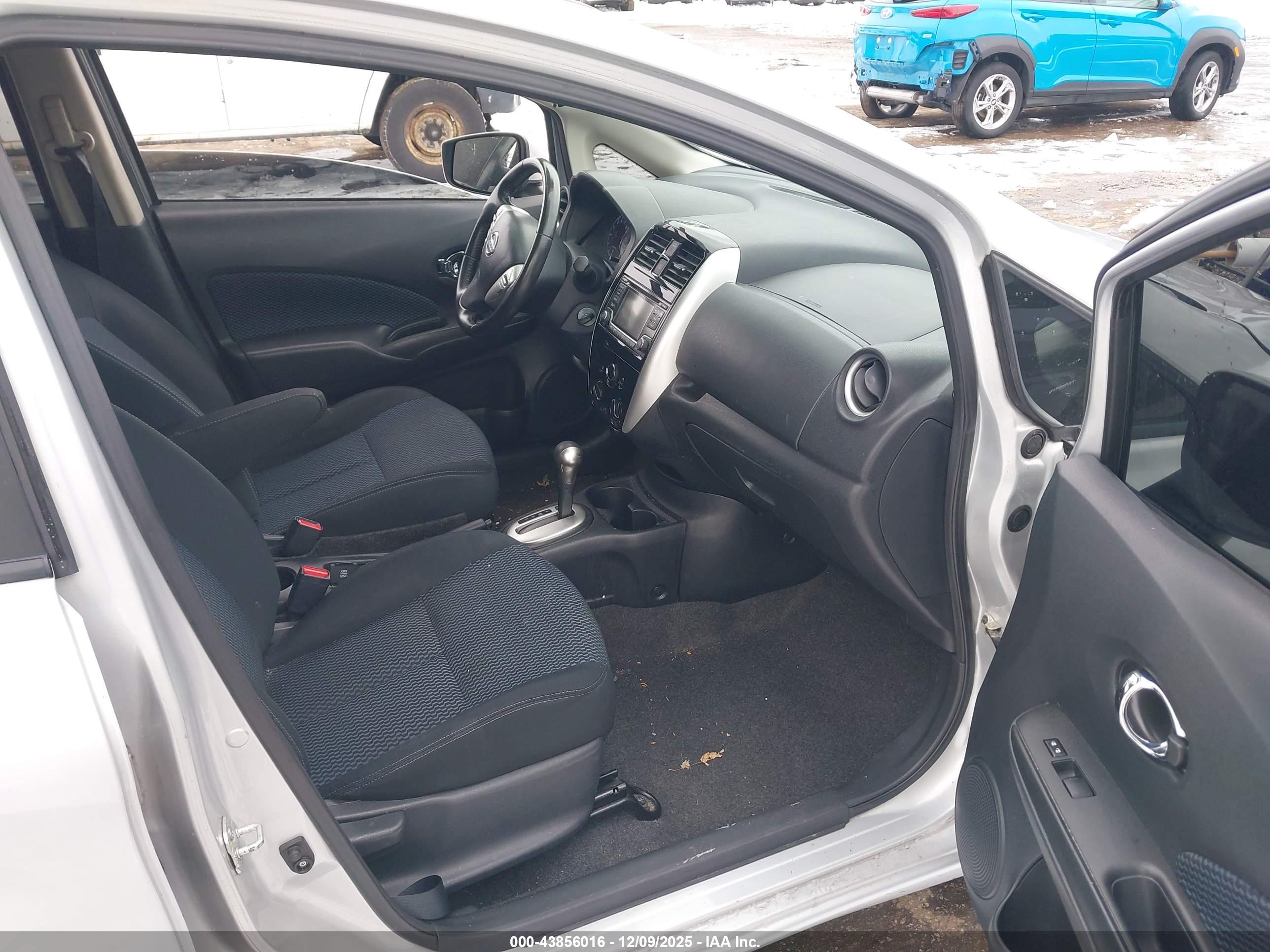 NISSAN VERSA image 5