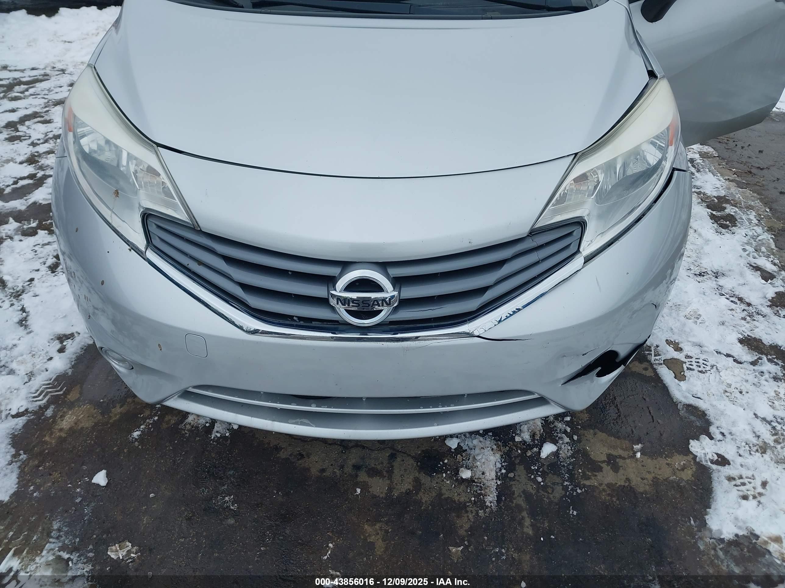 NISSAN VERSA image 6