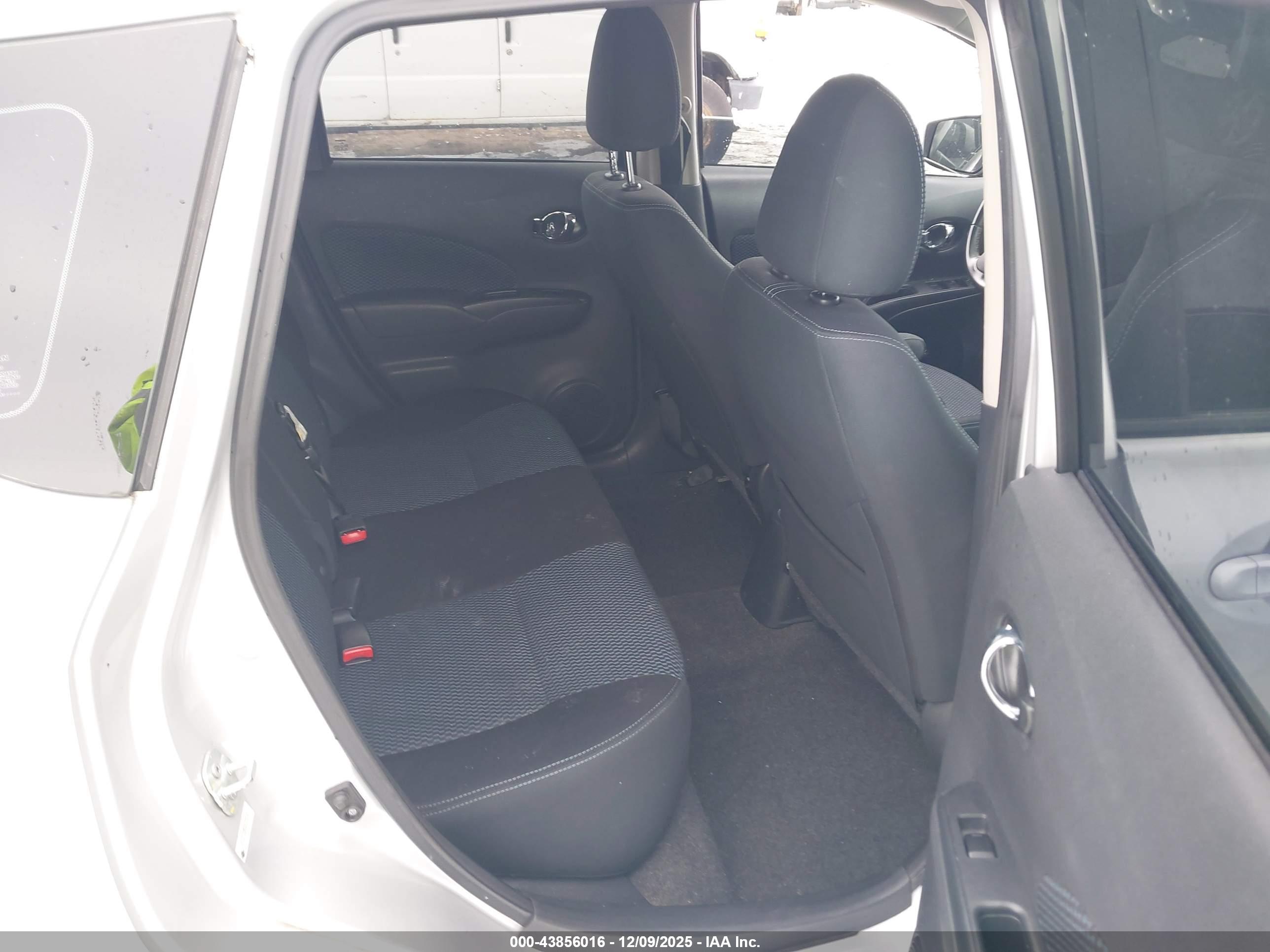NISSAN VERSA image 8