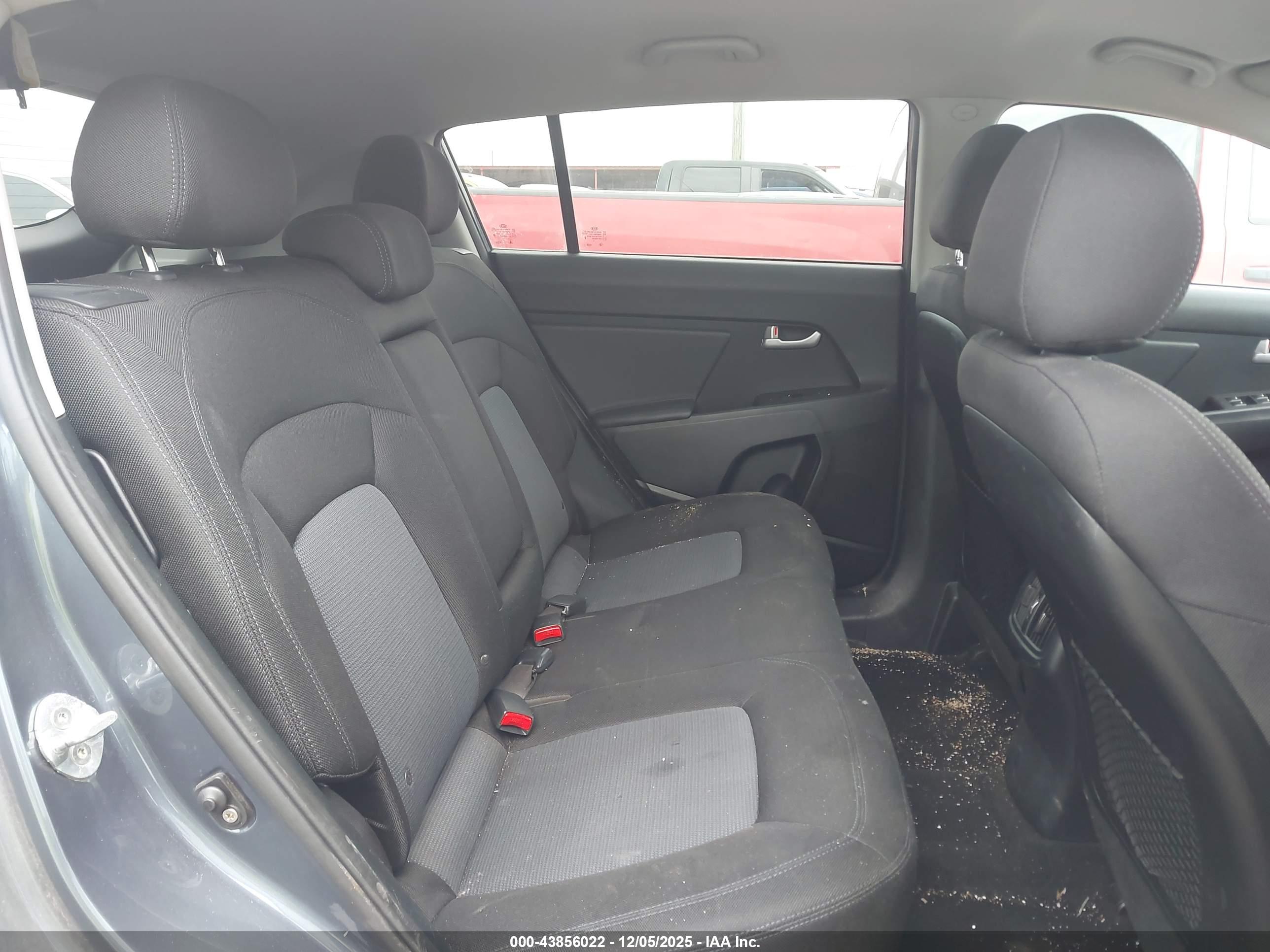 KIA SPORTAGE image 8