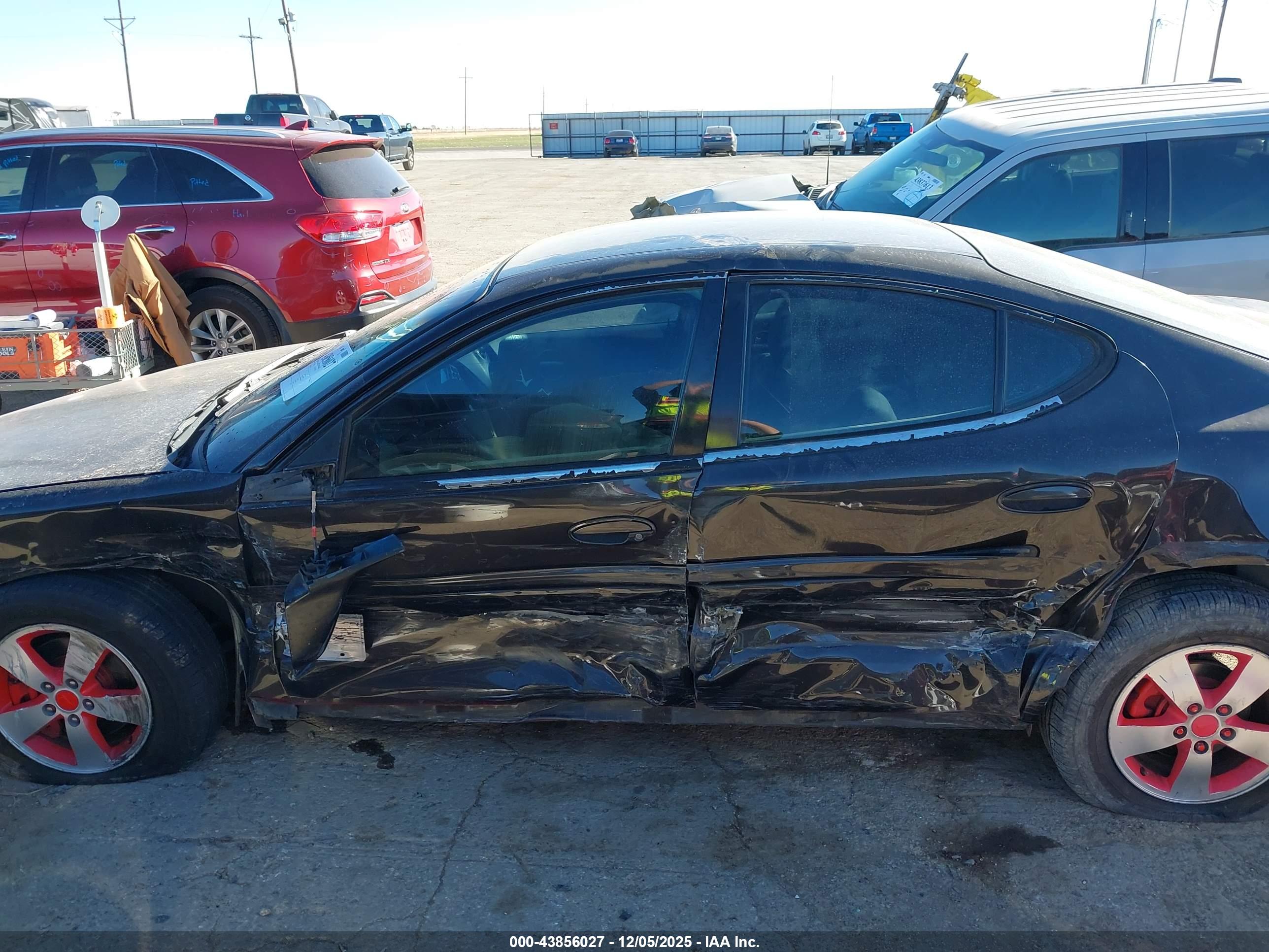 PONTIAC GRAND image 6