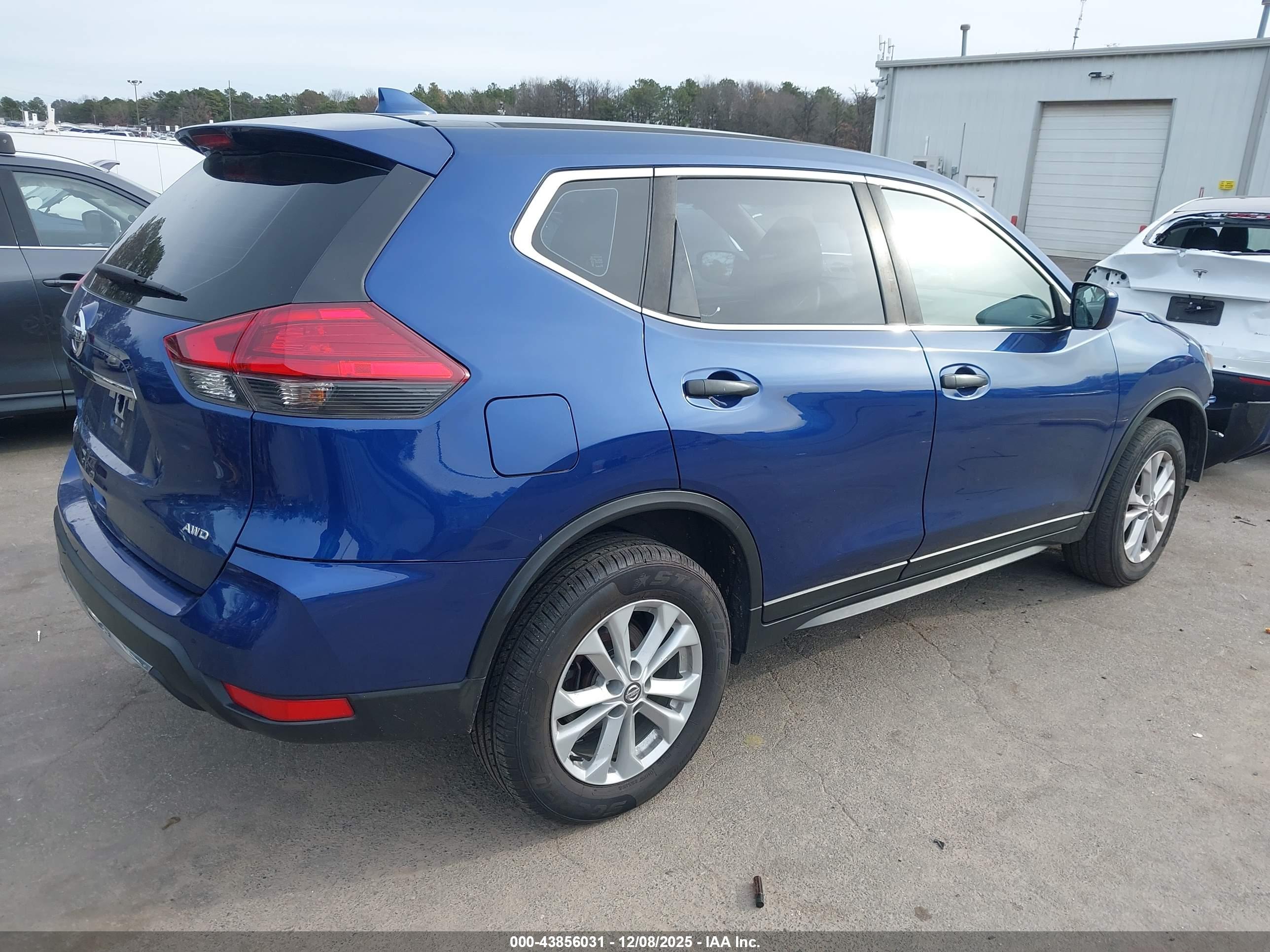 NISSAN ROGUE image 4