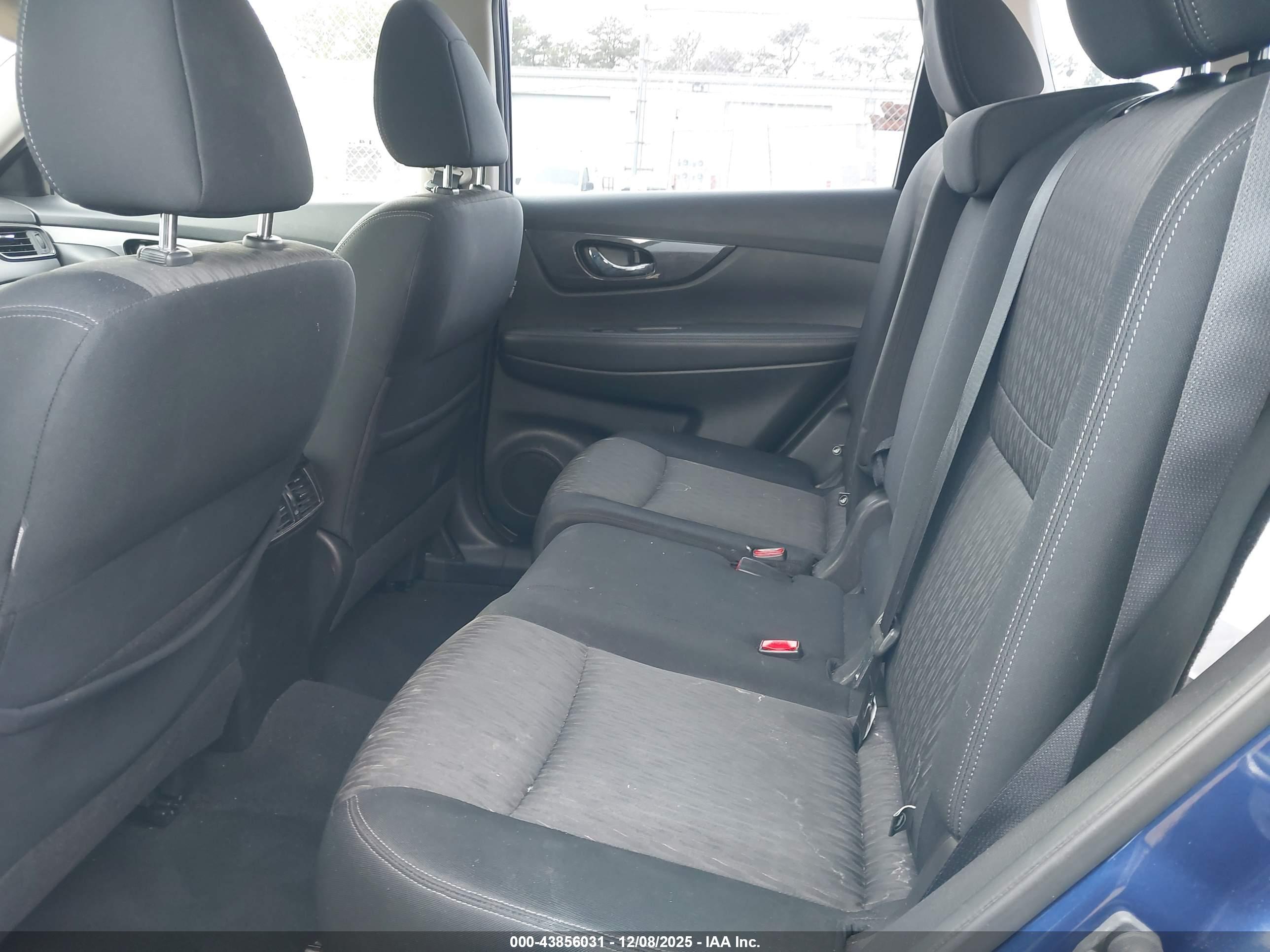 NISSAN ROGUE image 8