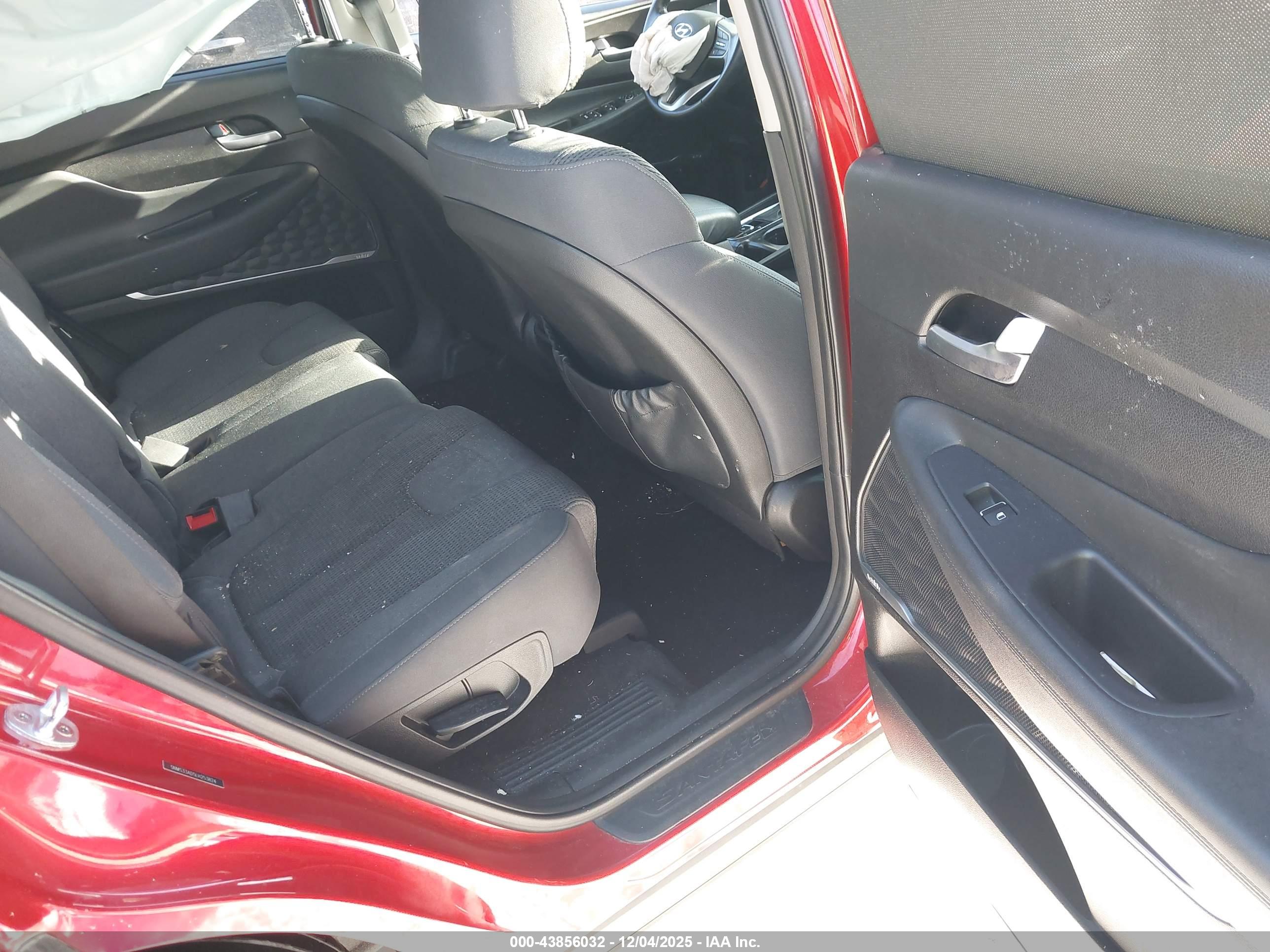 HYUNDAI SANTA image 8