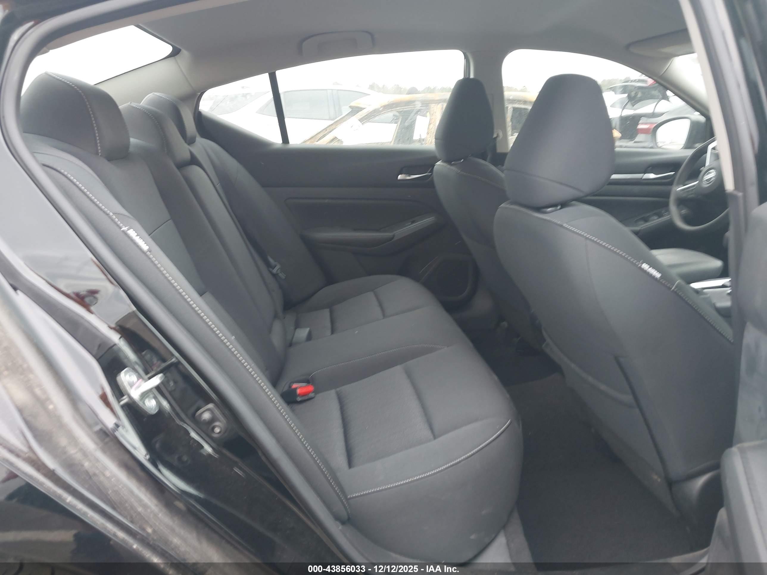 NISSAN ALTIMA image 8