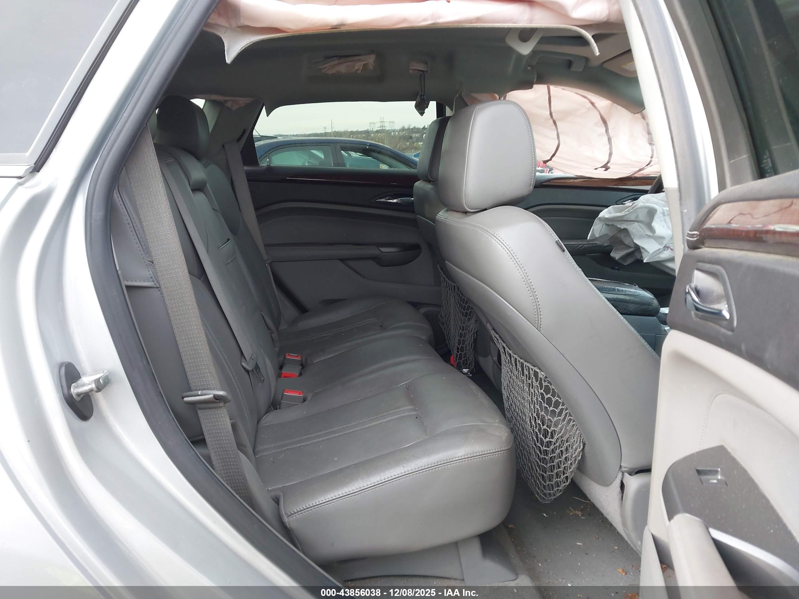 CADILLAC SRX image 8