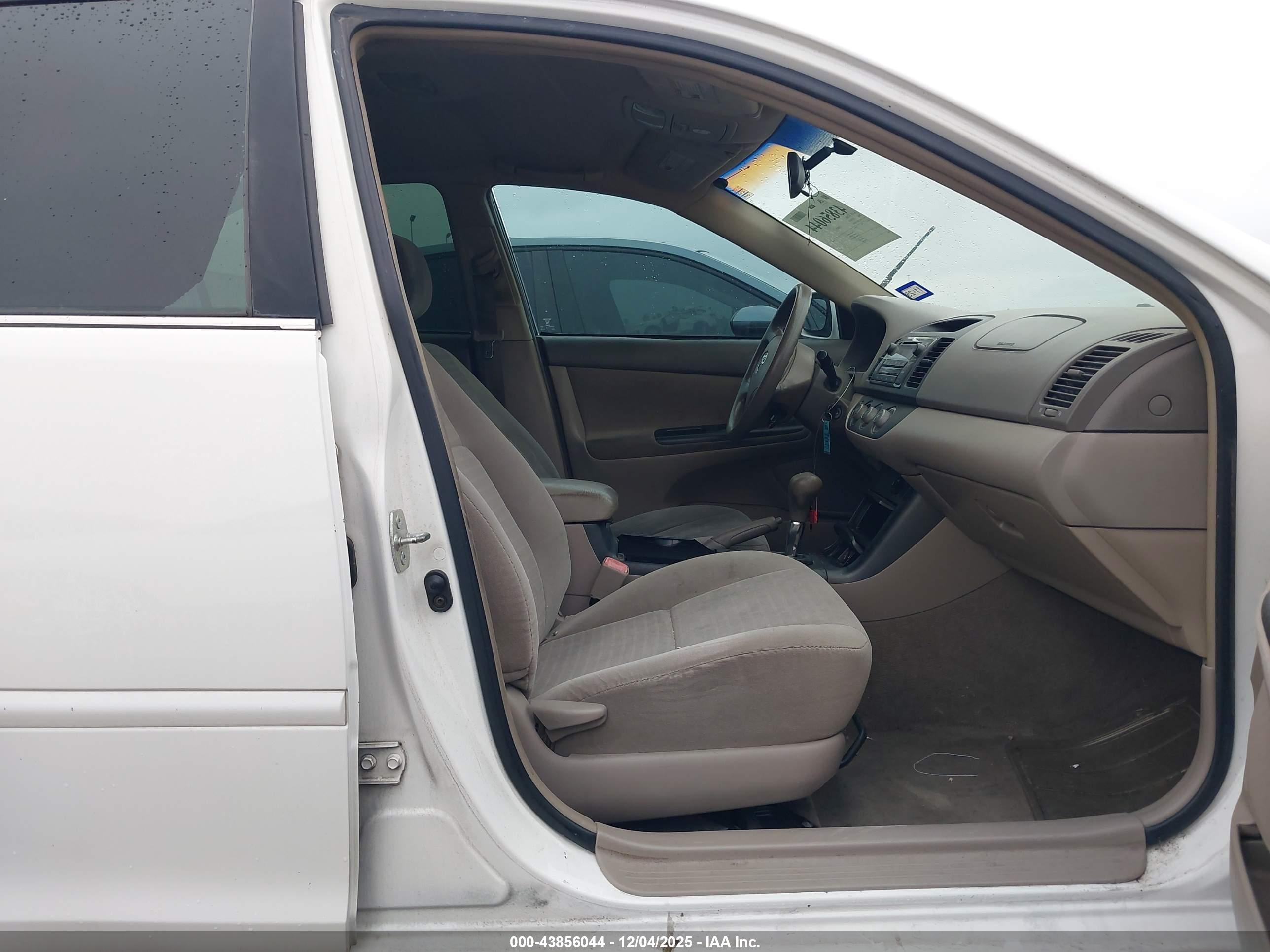 TOYOTA CAMRY image 5